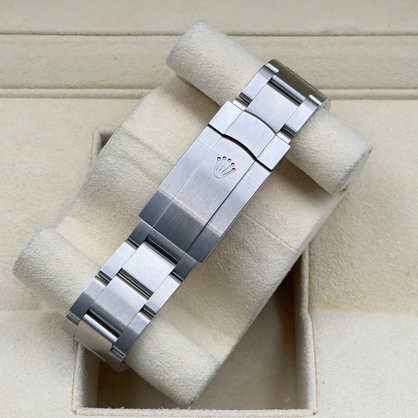 Rolex Oyster Perpetual 41 Coral Red 124300 Full Set (2021)