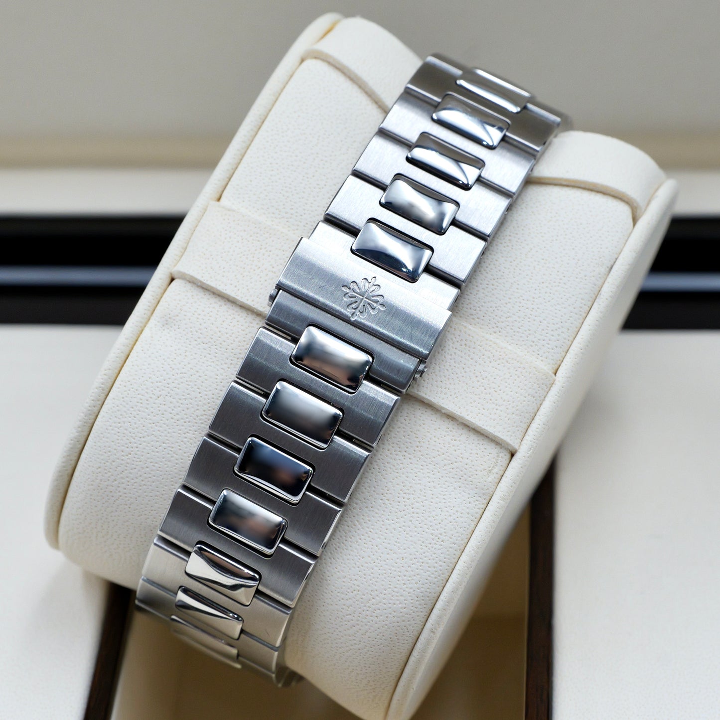 Patek Philippe Nautilus 5712/1A-001 - Full Set (2013)