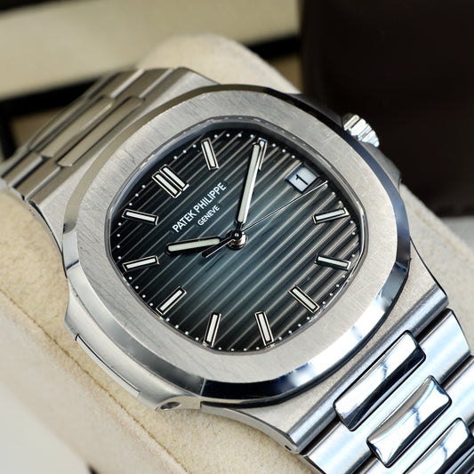 Patek Philippe Nautilus 5711/1A - Full Set (2017)