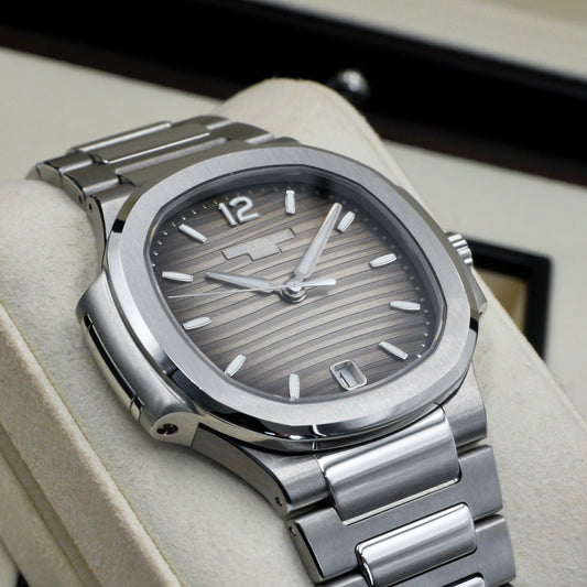Patek Philippe Nautilus 7118/1A-011 - Full Set (2023)