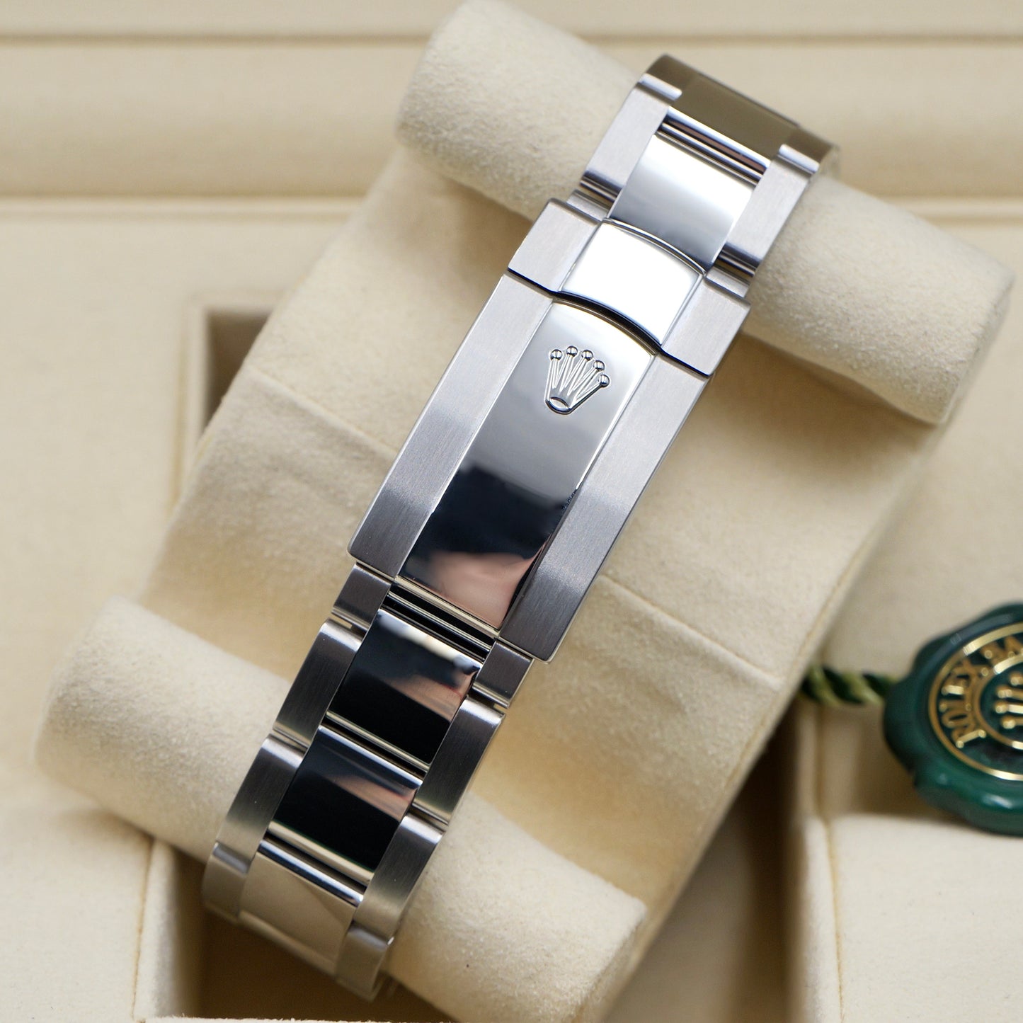 Rolex Datejust 41 Rhodium Dial Fluted Oyster 126334 - Full Set (2021)