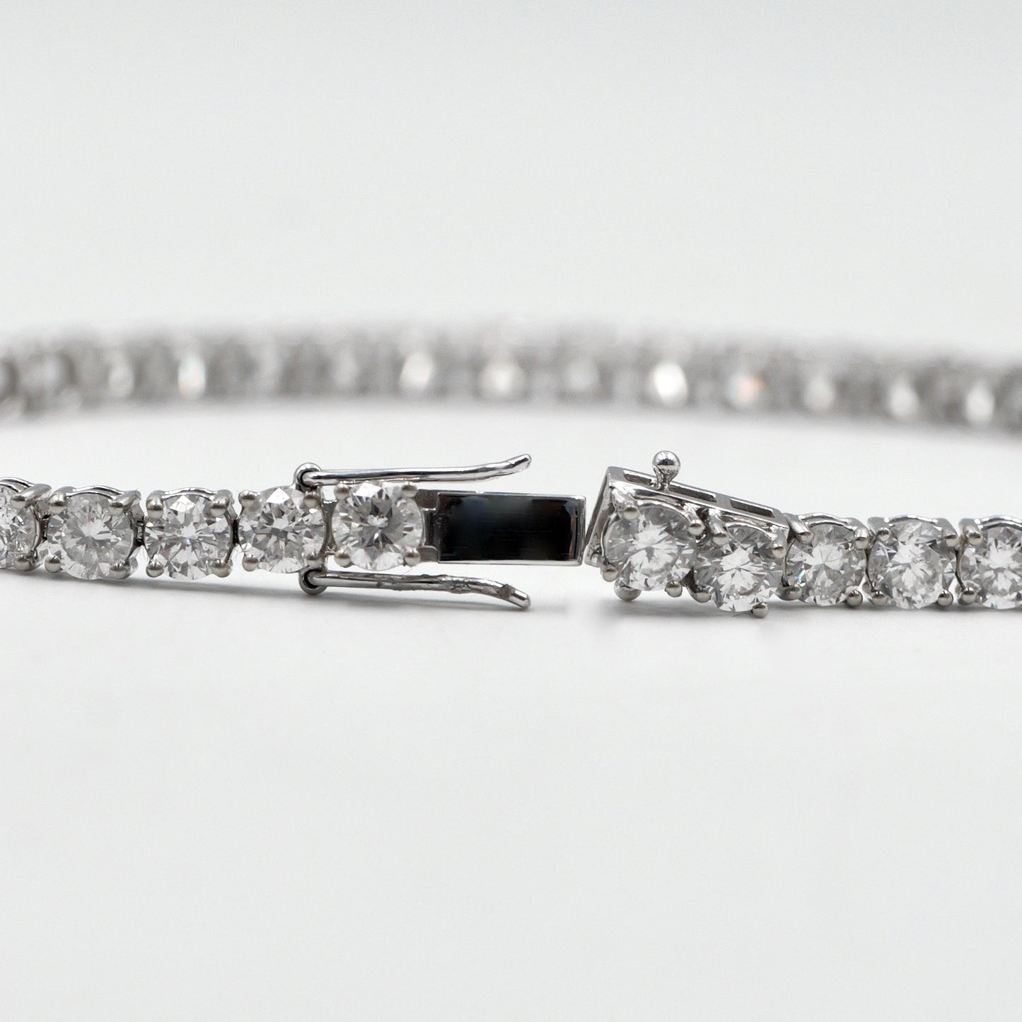 18K White Gold Diamond Tennis Bracelet
