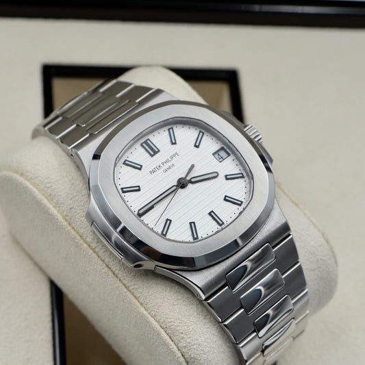 Patek Philippe Nautilus White Dial 5711/1A - Full Set (2020) (330 Calibre Movement)