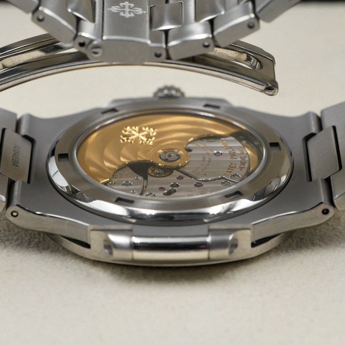 Patek Philippe Nautilus White Dial 5711/1A - Full Set (2020) (330 Calibre Movement)