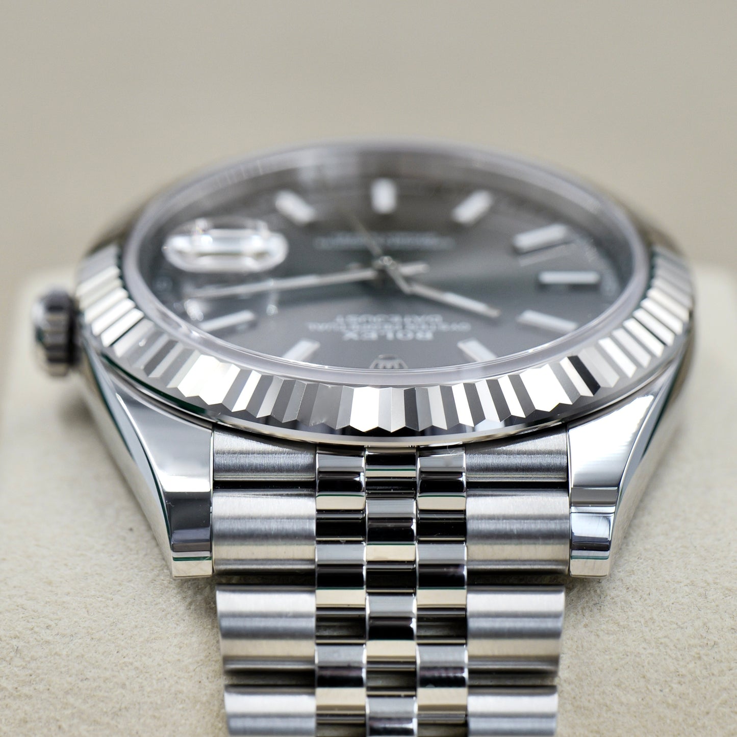 Rolex Datejust 41 Rhodium Dial Fluted Jubilee 126334 - Full Set (2026)