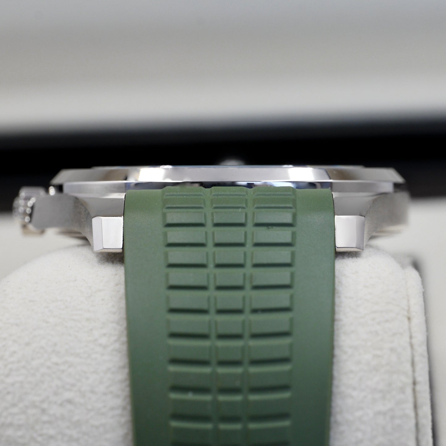 Patek Philippe Aquanaut Green 5168G-010 - Full Set (2022)