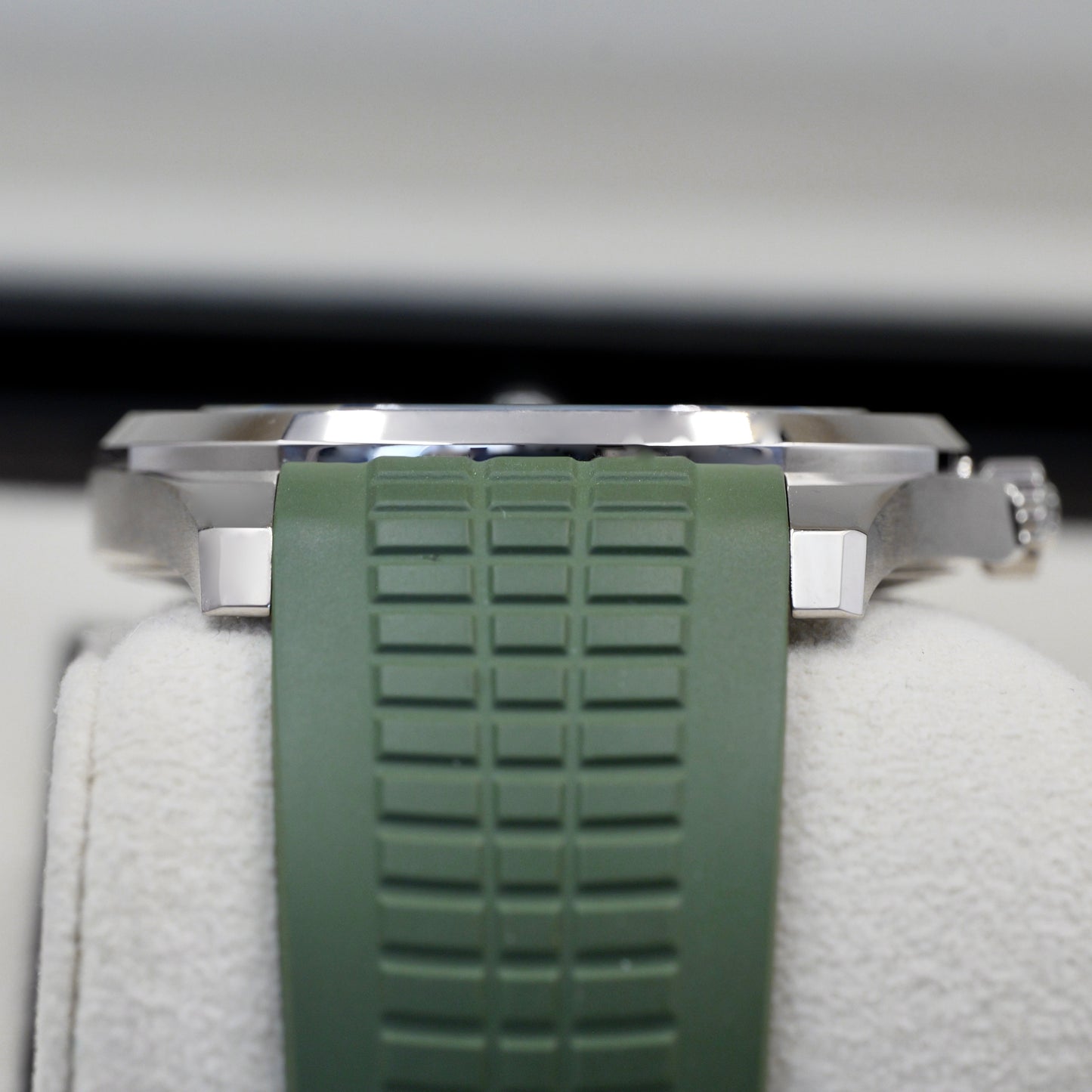 Patek Philippe Aquanaut Green 5168G-010 - Full Set (2022)