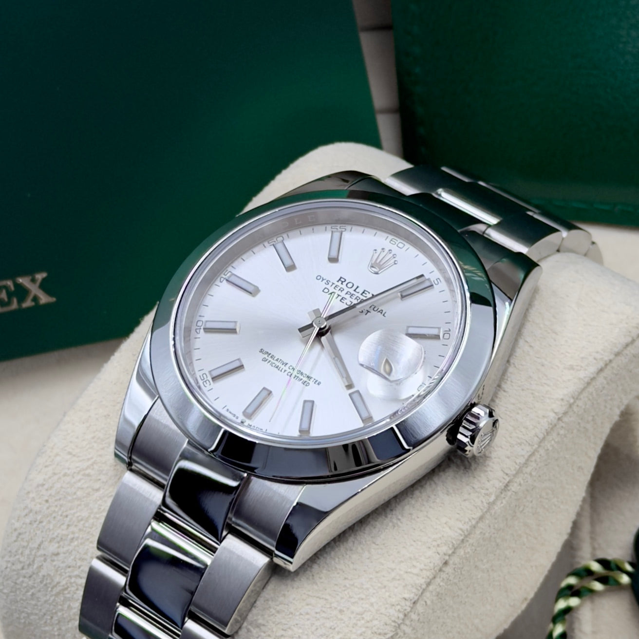 Datejust 41 Silver Dial Smooth Oyster 126300 - Full Set (2023)