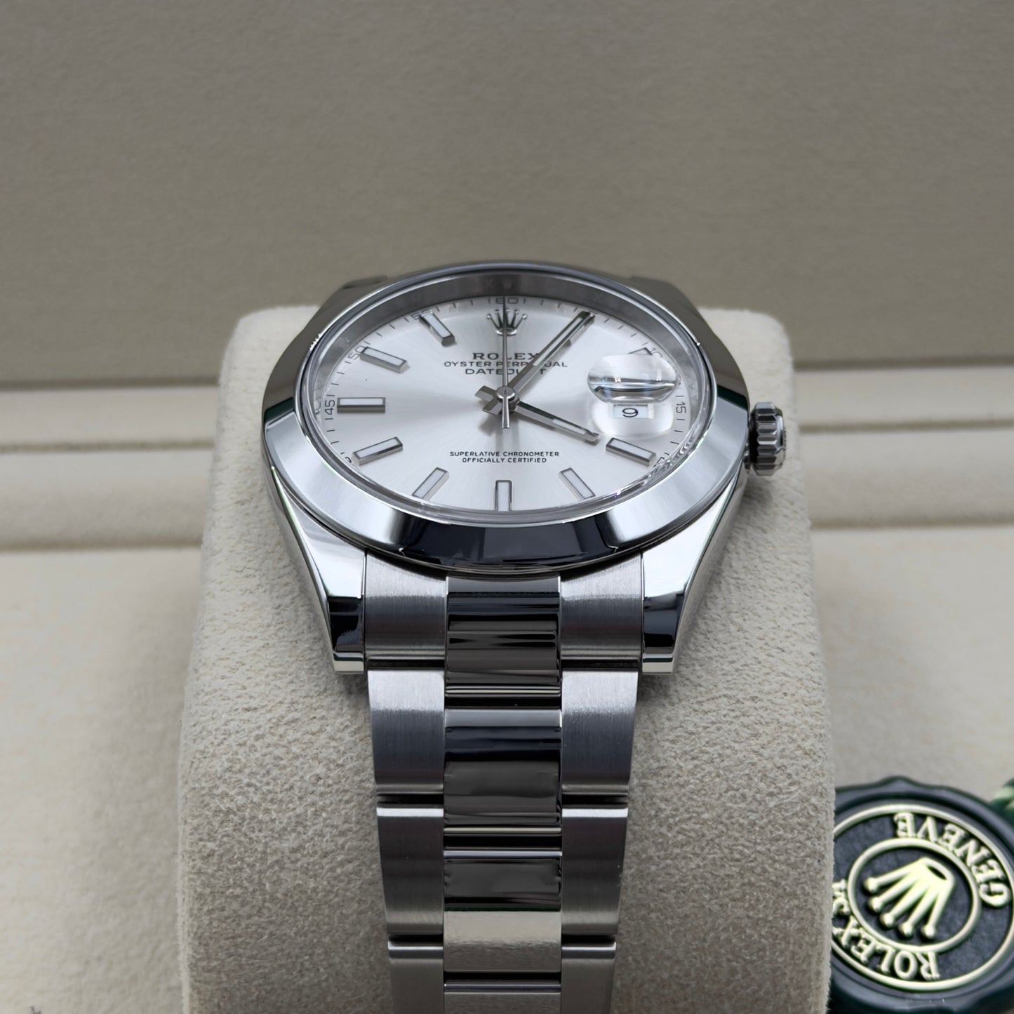 Datejust 41 Silver Dial Smooth Oyster 126300 - Full Set (2023)