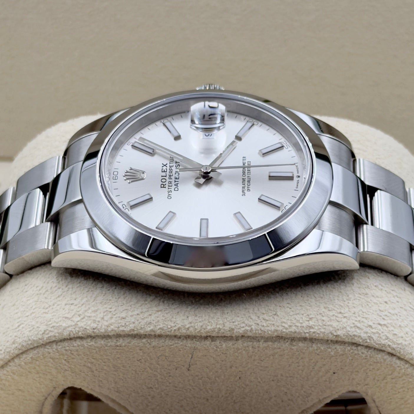 Datejust 41 Silver Dial Smooth Oyster 126300 - Full Set (2023)