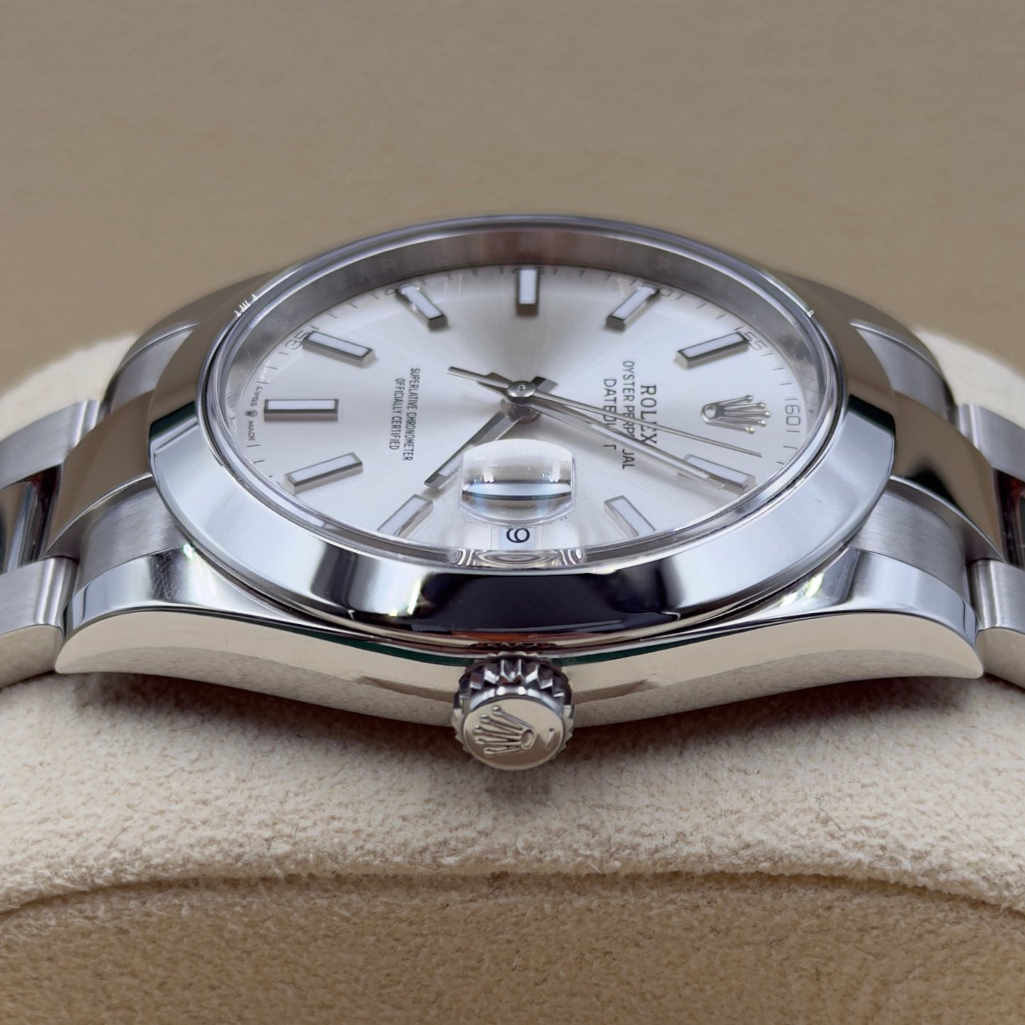 Datejust 41 Silver Dial Smooth Oyster 126300 - Full Set (2023)