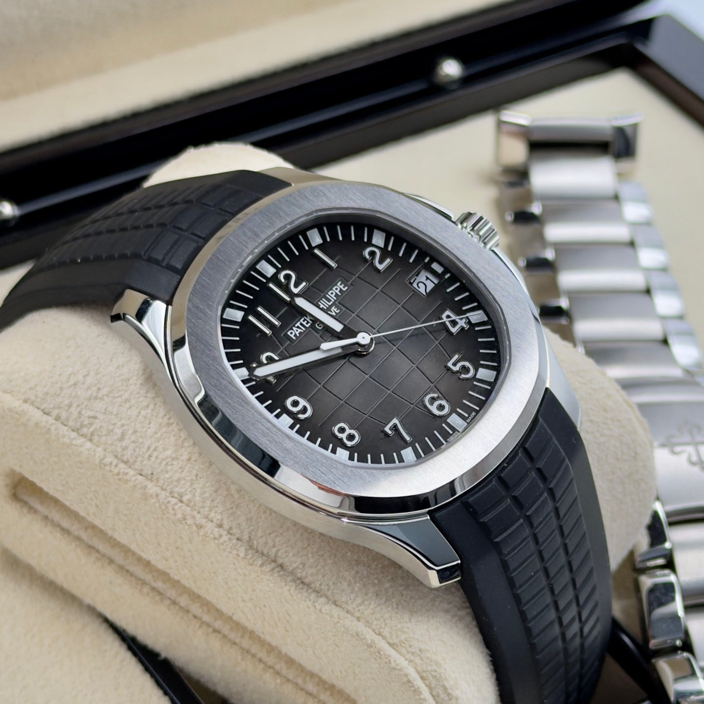 Patek Philippe Aquanaut Grey Dial 5167/1A - Full Set (2022)