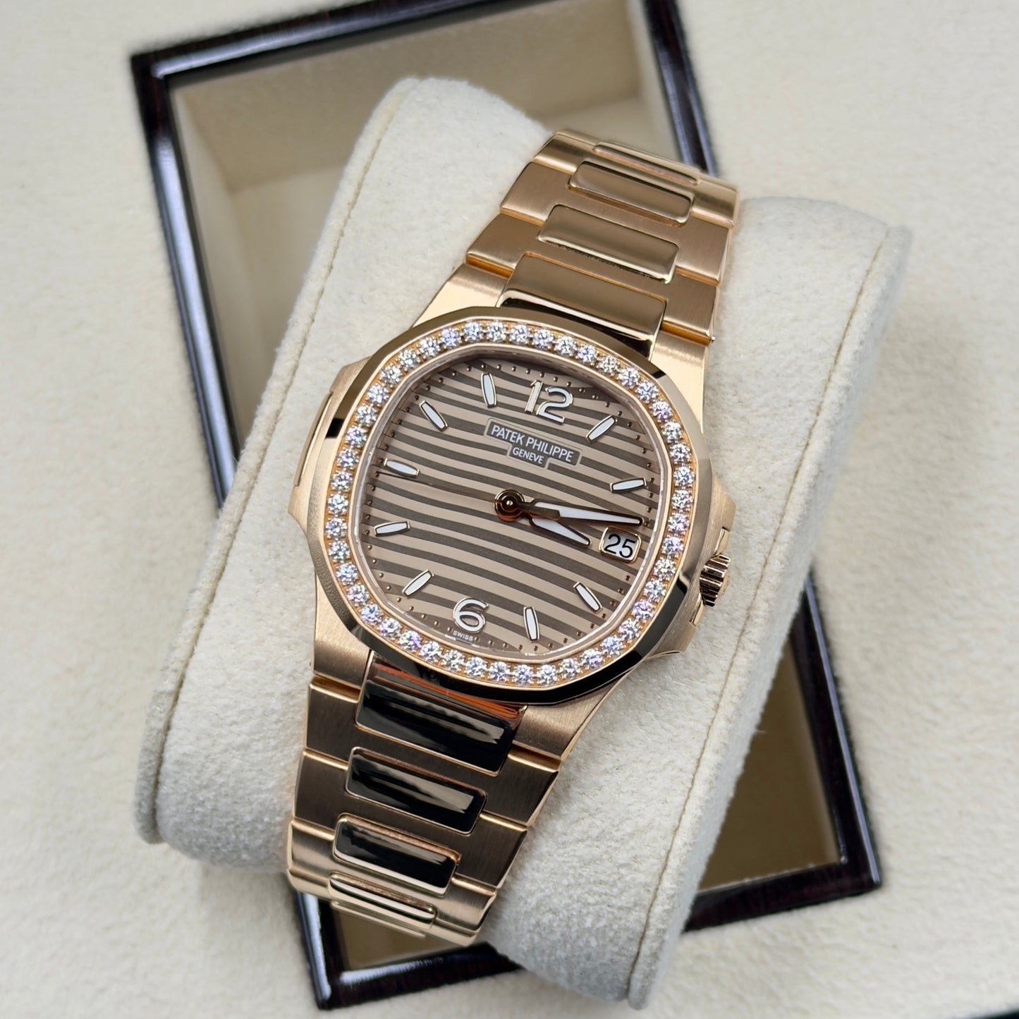 Patek Philippe Nautilus Ladies 7010/1R - Full Set (2016)