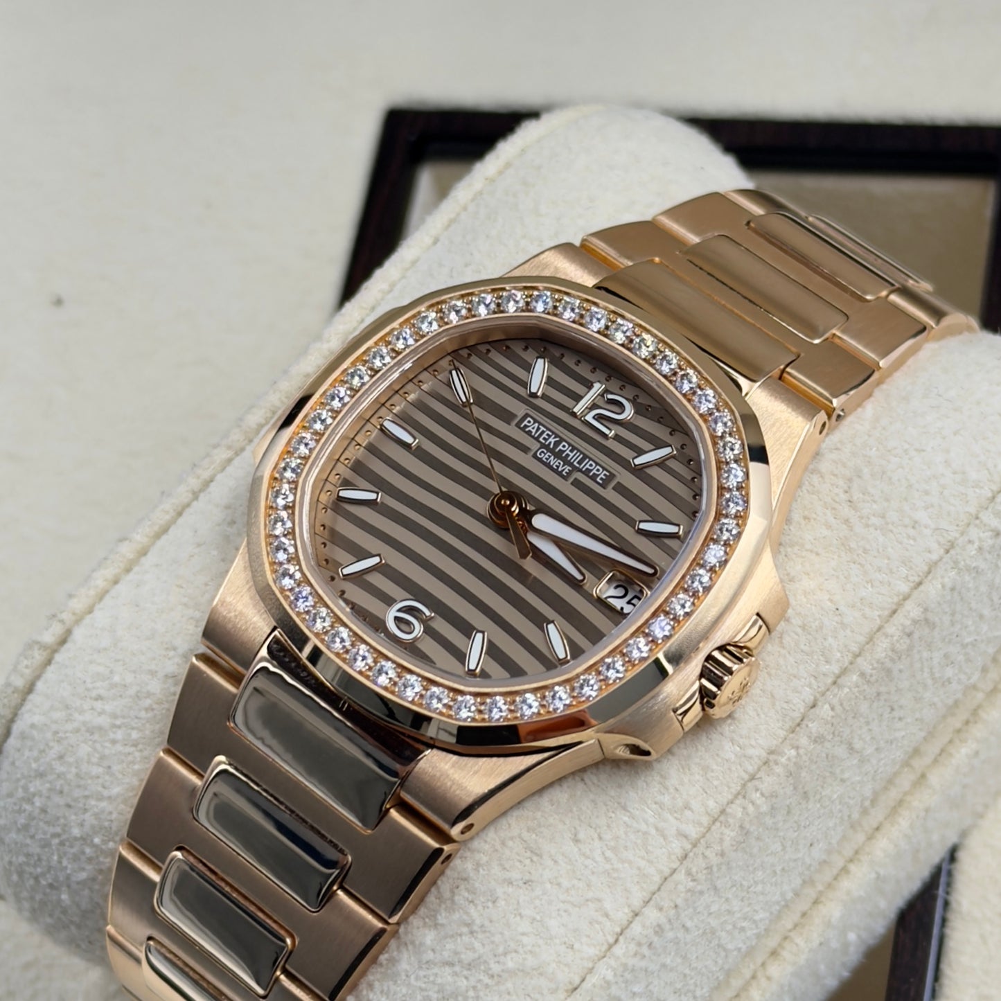 Patek Philippe Nautilus Ladies 7010/1R - Full Set (2016)