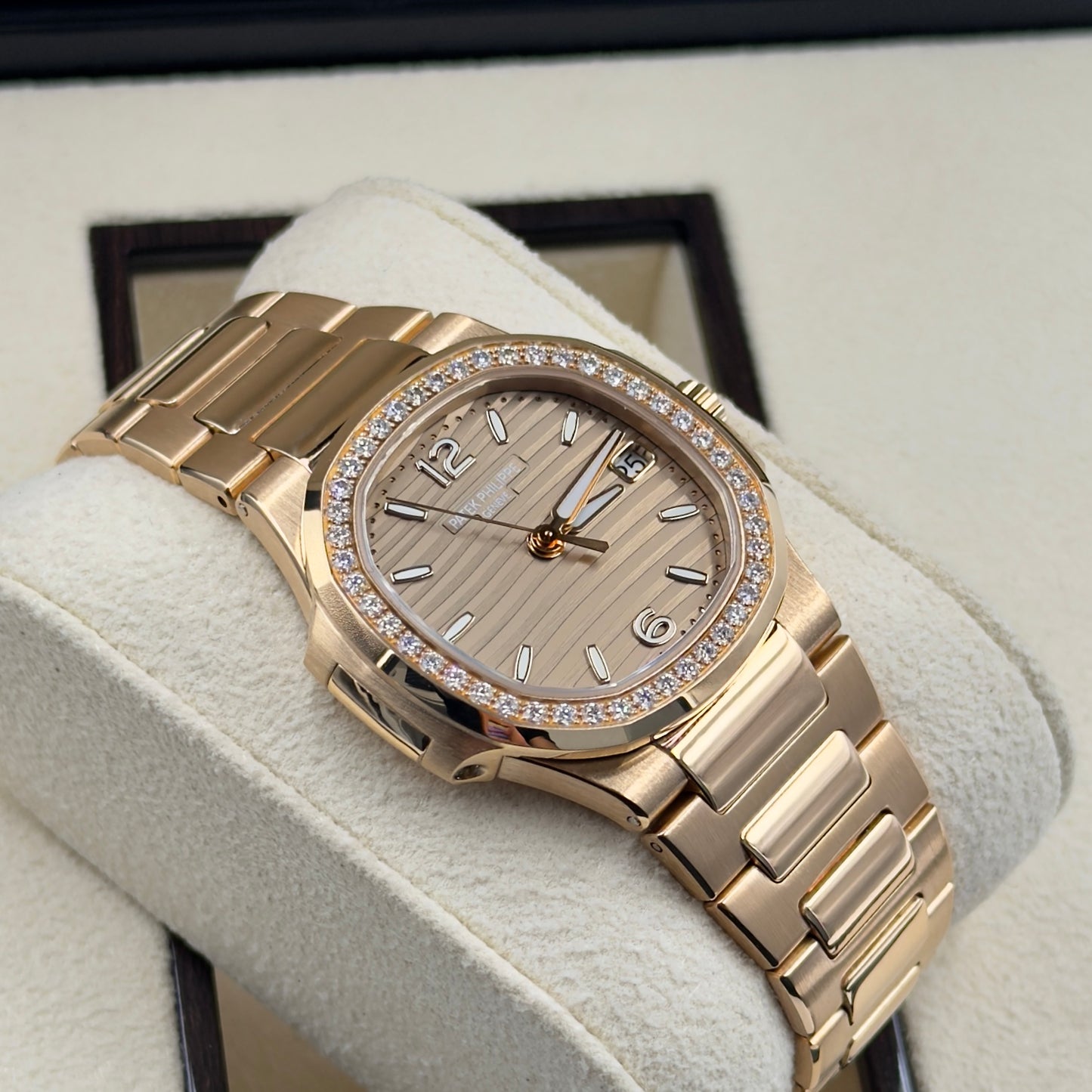 Patek Philippe Nautilus Ladies 7010/1R - Full Set (2016)