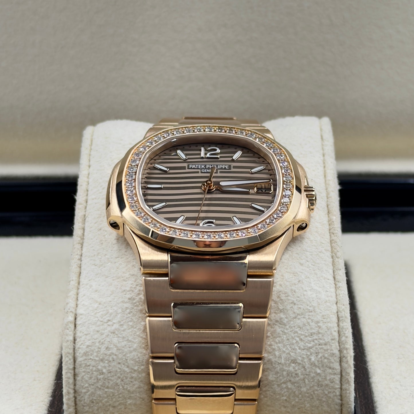 Patek Philippe Nautilus Ladies 7010/1R - Full Set (2016)