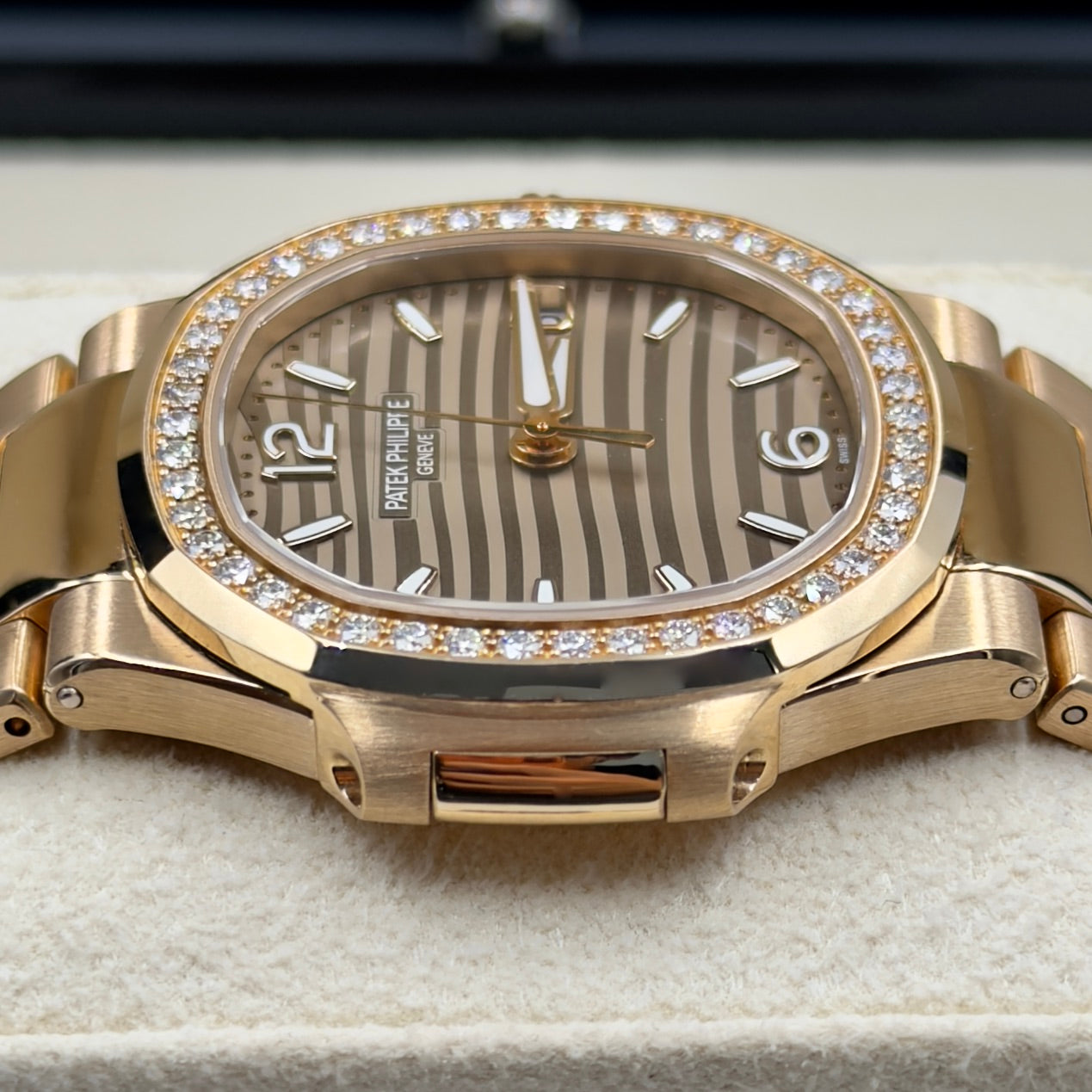 Patek Philippe Nautilus Ladies 7010/1R - Full Set (2016)