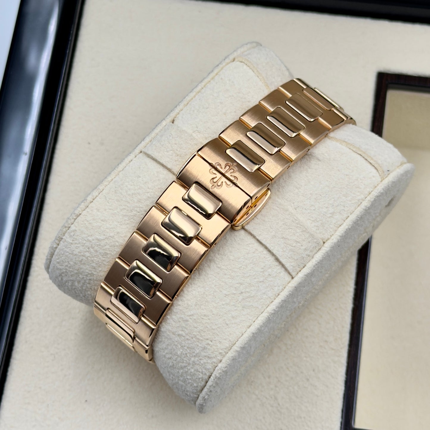 Patek Philippe Nautilus Ladies 7010/1R - Full Set (2016)