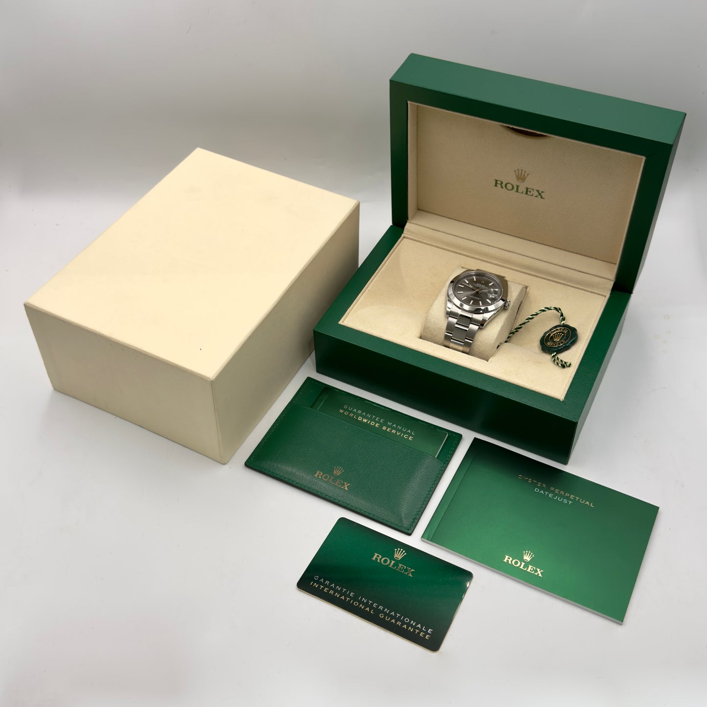 Rolex Datejust 41 Rhodium Smooth Oyster 126300 - Full Set (2023)