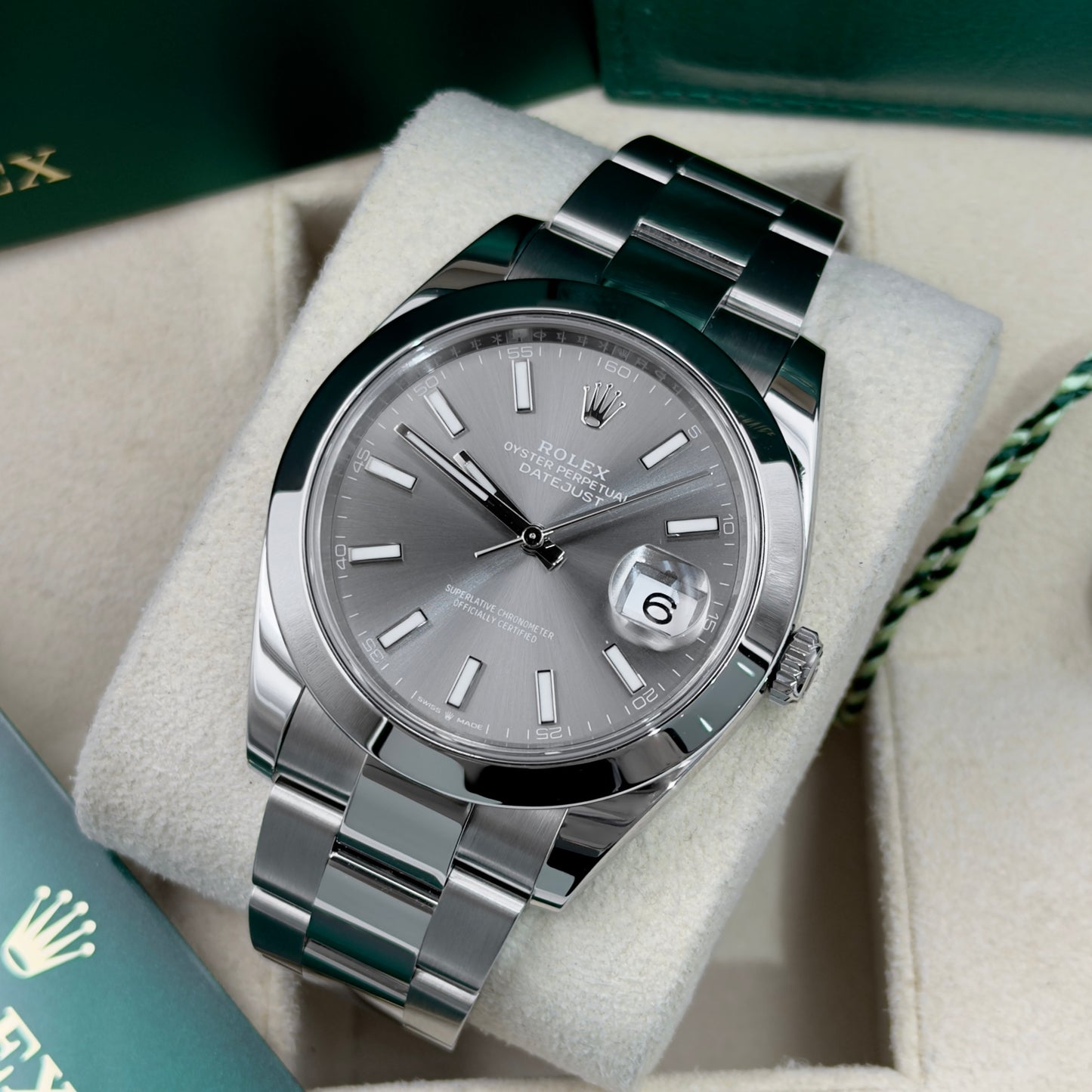 Rolex Datejust 41 Rhodium Smooth Oyster 126300 - Full Set (2023)