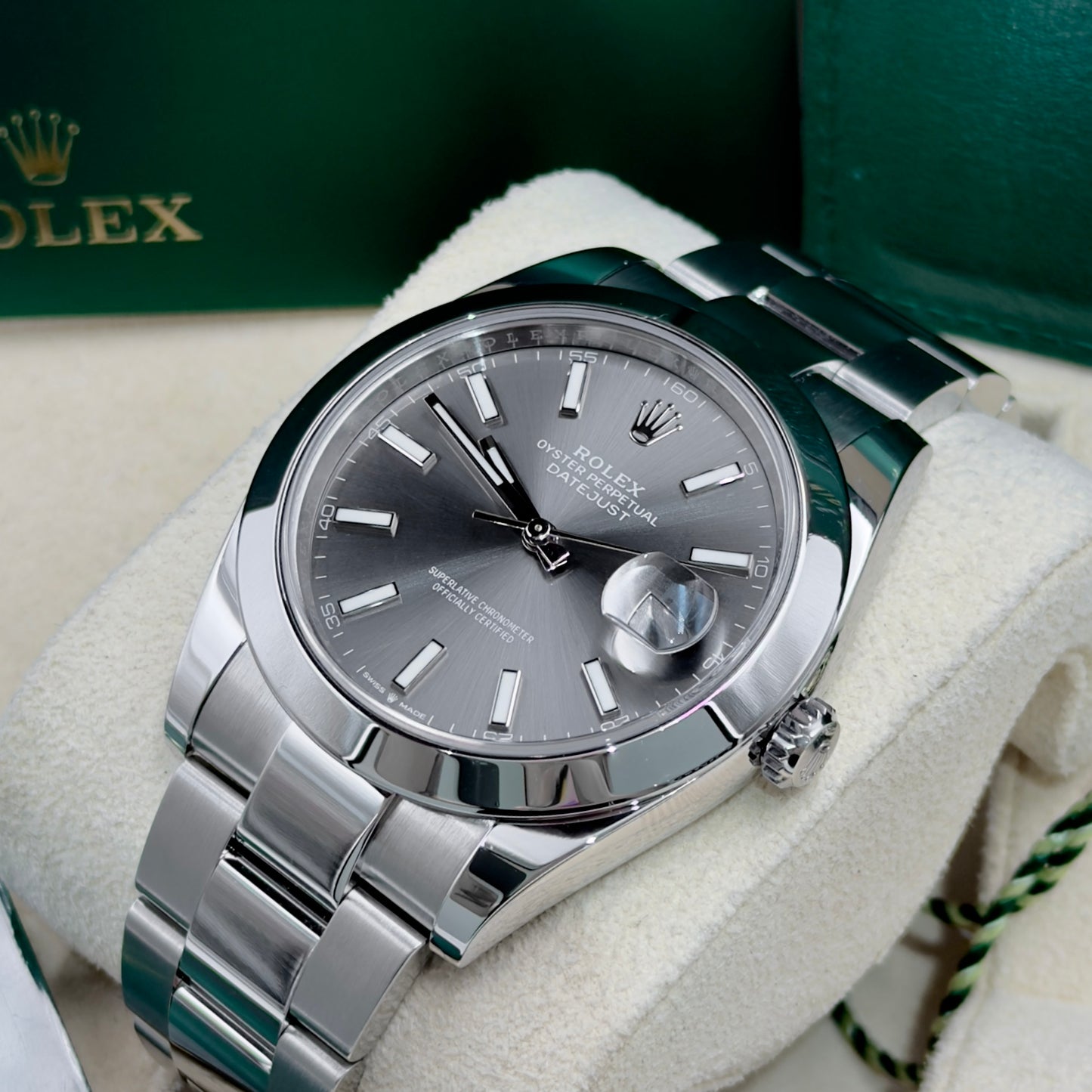 Rolex Datejust 41 Rhodium Smooth Oyster 126300 - Full Set (2023)