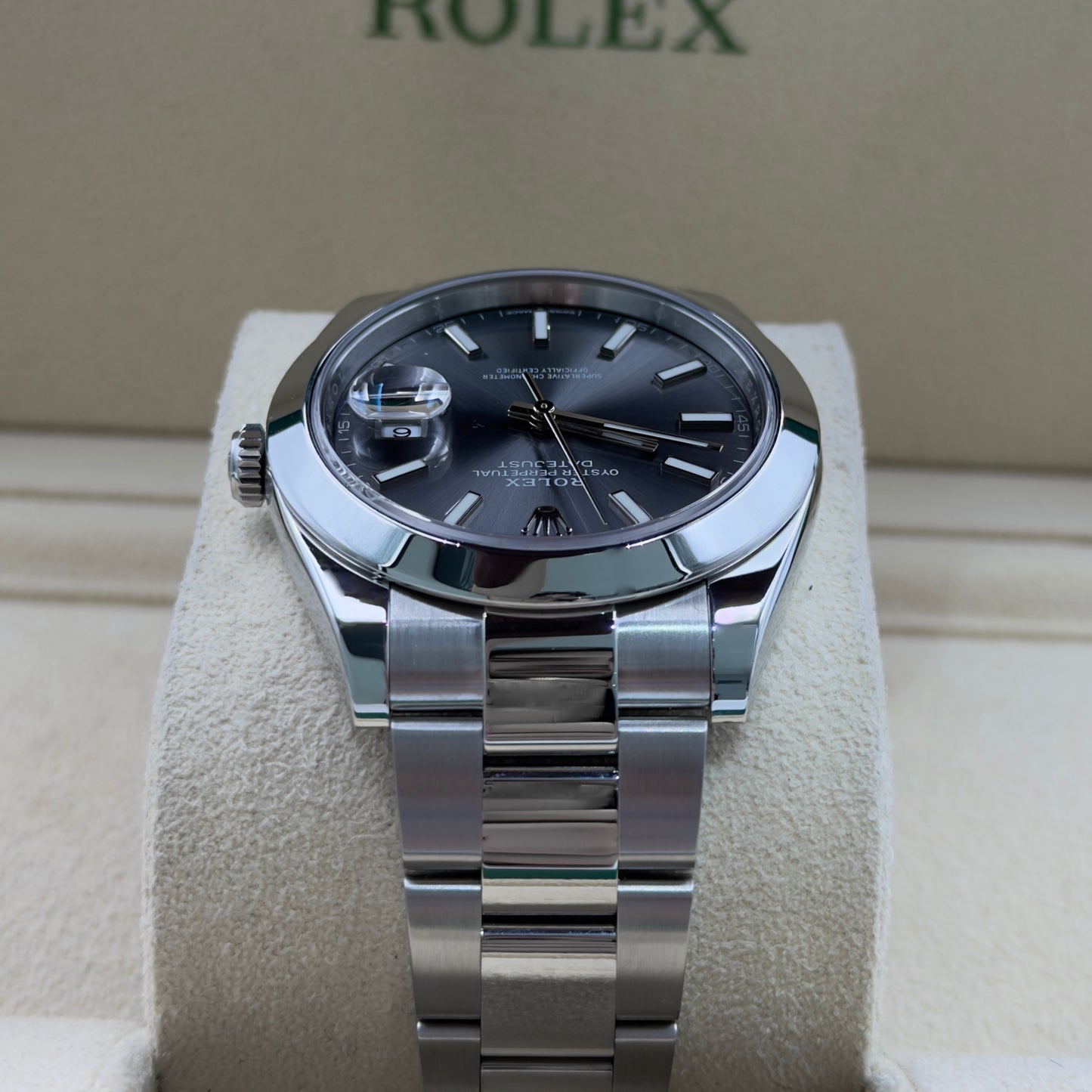 Rolex Datejust 41 Rhodium Smooth Oyster 126300 - Full Set (2023)
