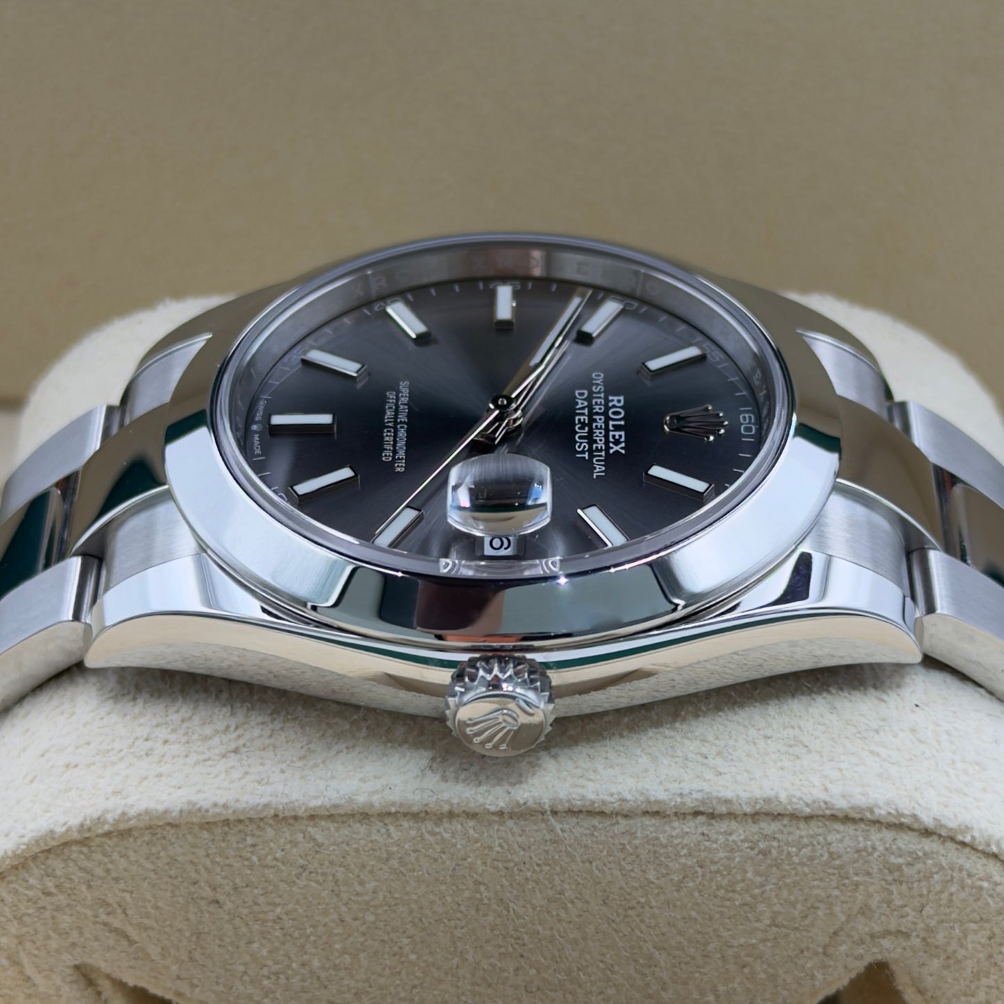 Rolex Datejust 41 Rhodium Smooth Oyster 126300 - Full Set (2023)