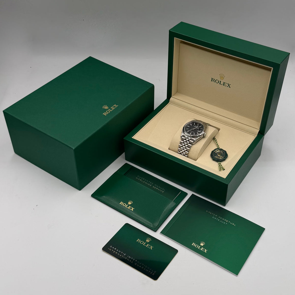 Rolex Datejust 36 Black Dial Smooth Jubilee 126200 - Full Set (2026)