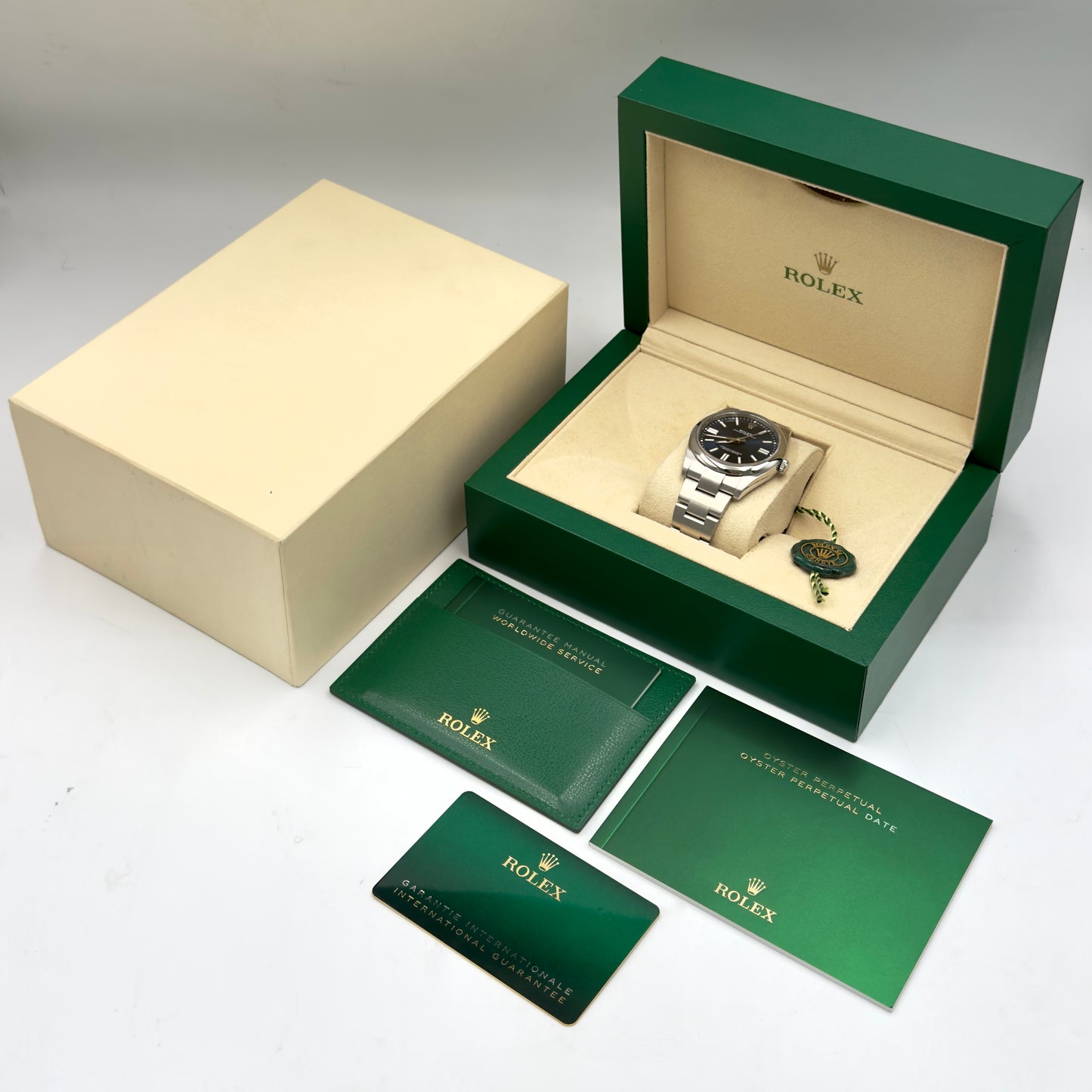 Rolex Oyster Perpetual 41 Sunburst Blue 124300 - Full Set (2024)