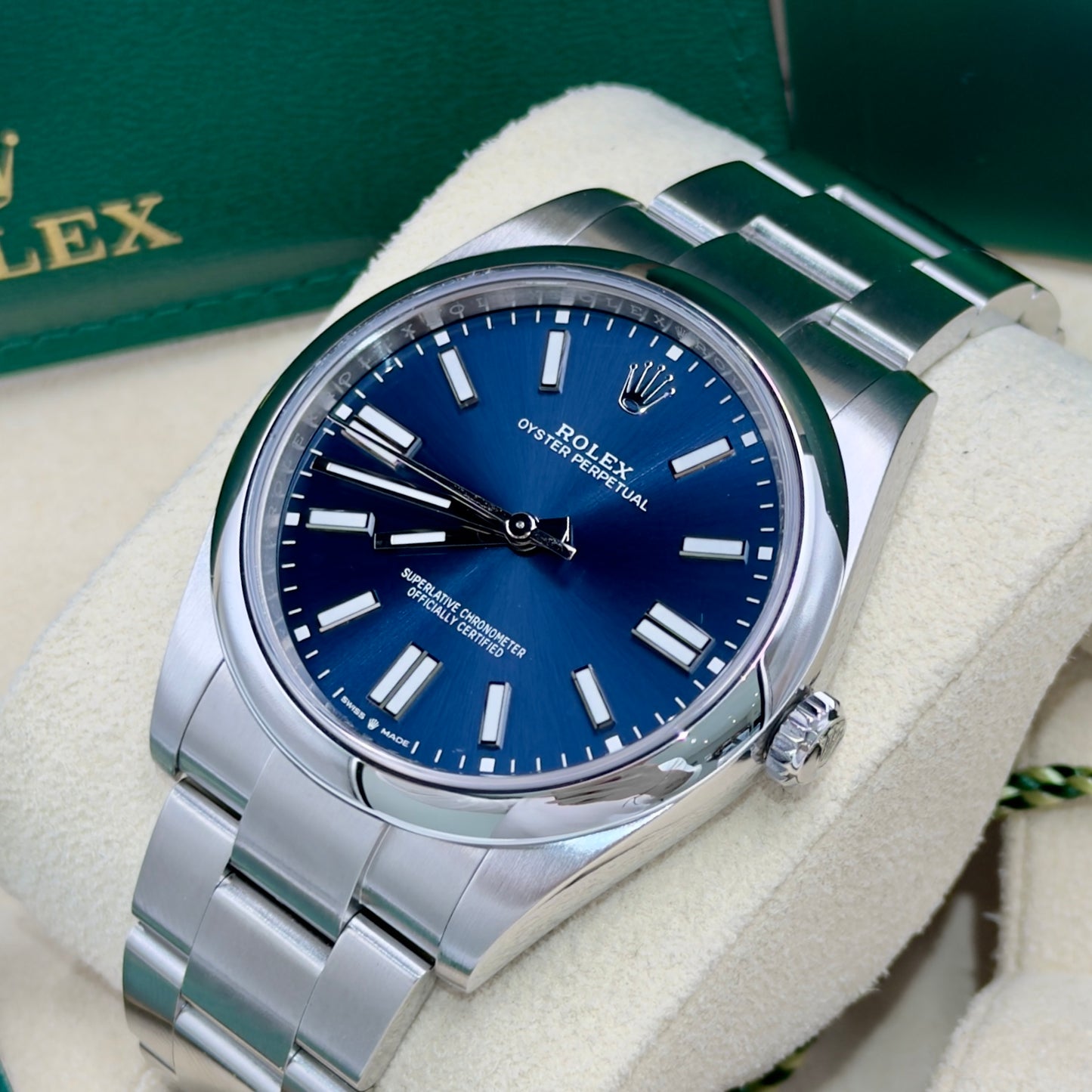 Rolex Oyster Perpetual 41 Sunburst Blue 124300 - Full Set (2024)