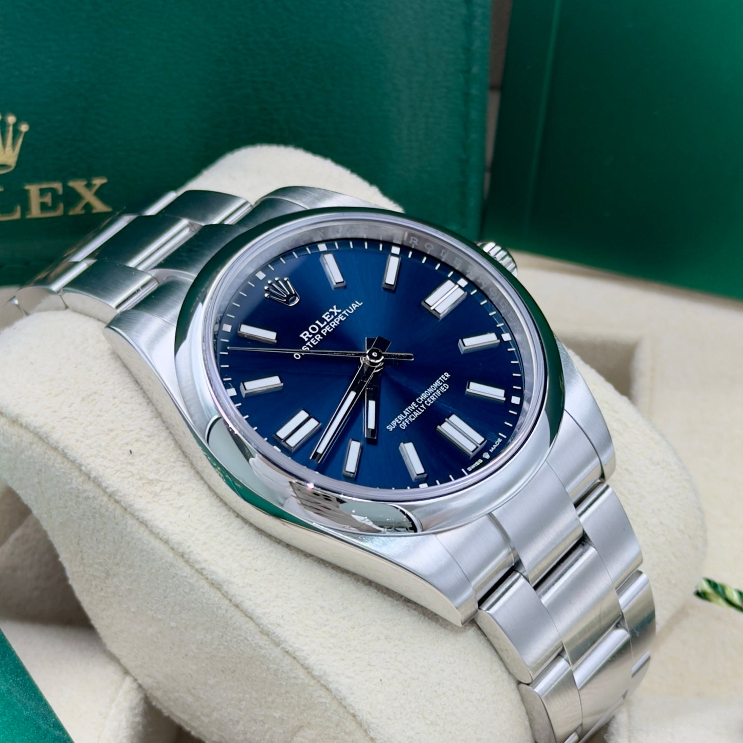 Rolex Oyster Perpetual 41 Sunburst Blue 124300 - Full Set (2024)