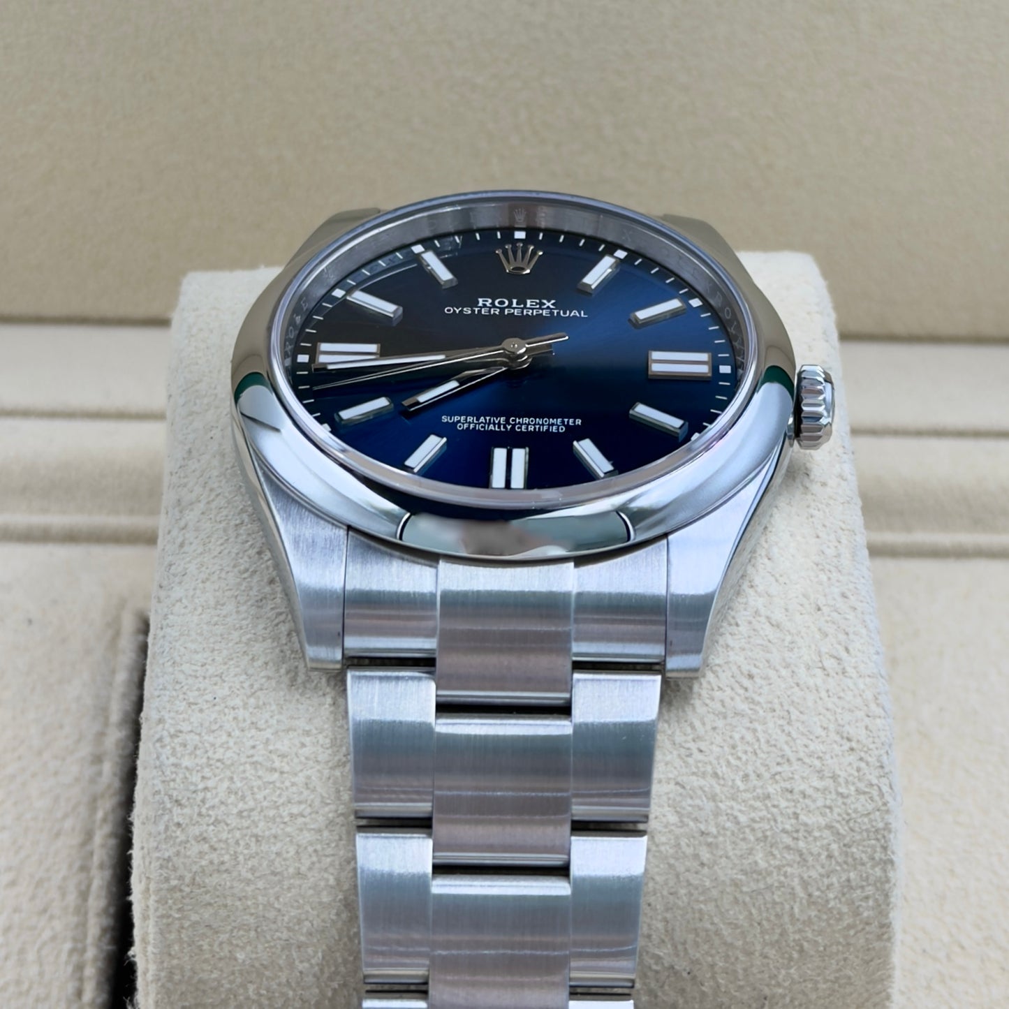 Rolex Oyster Perpetual 41 Sunburst Blue 124300 - Full Set (2024)