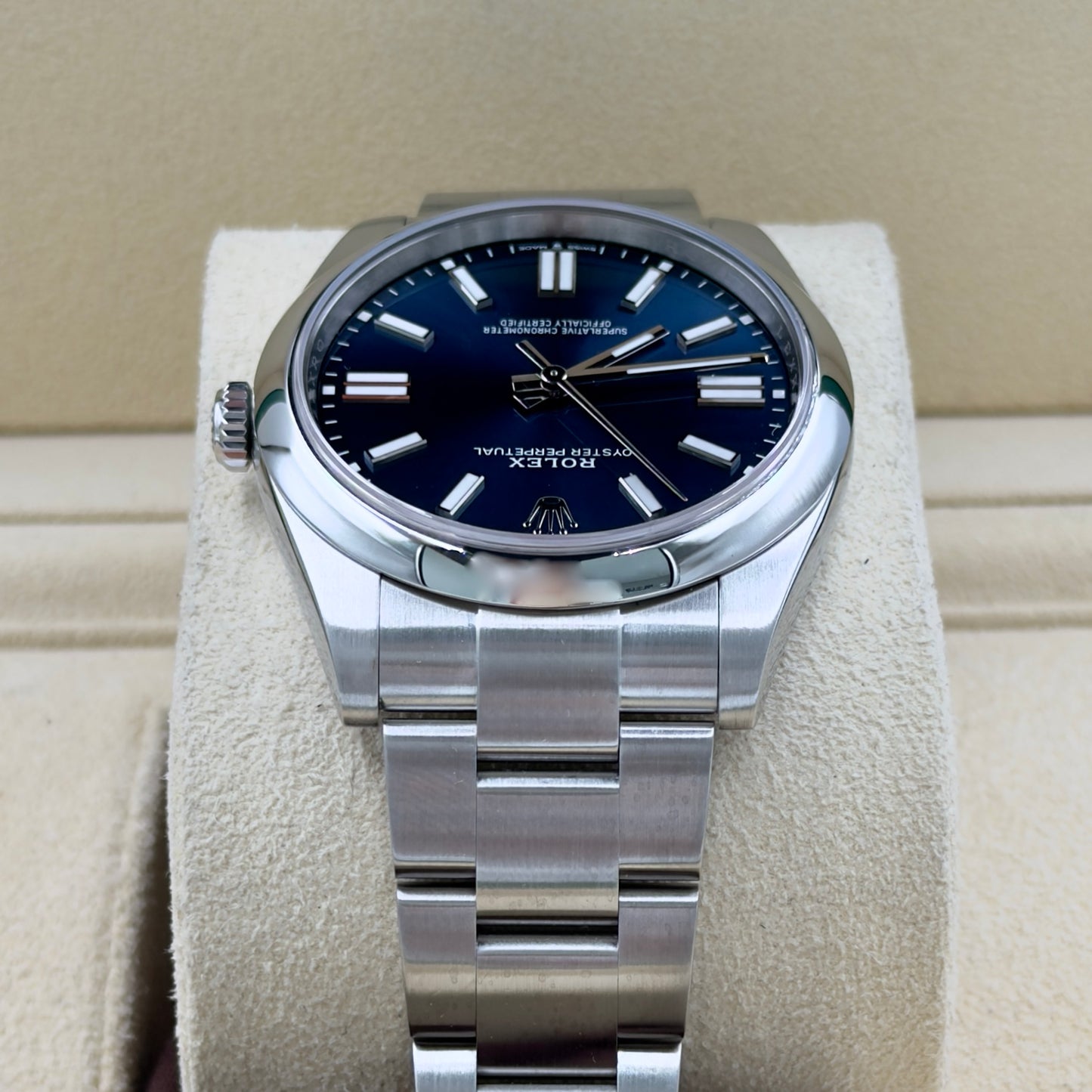 Rolex Oyster Perpetual 41 Sunburst Blue 124300 - Full Set (2024)