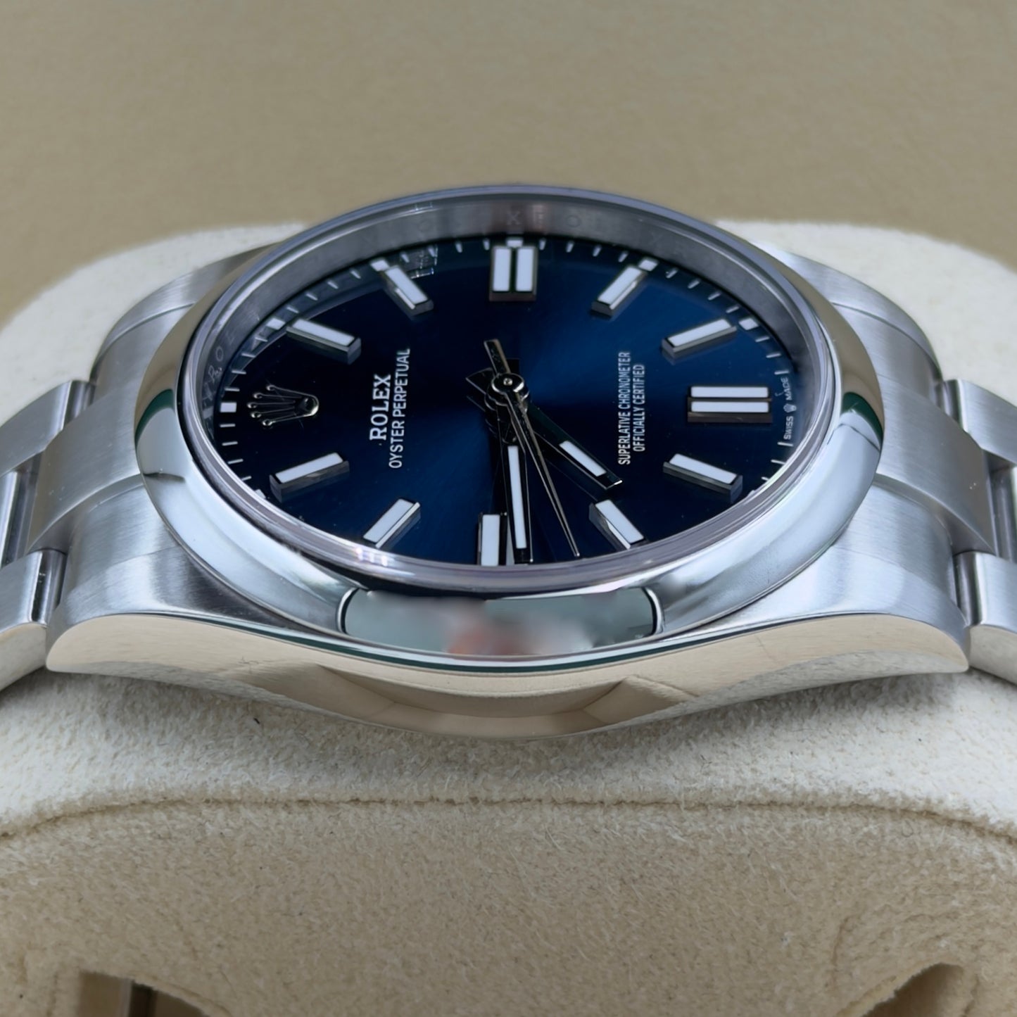 Rolex Oyster Perpetual 41 Sunburst Blue 124300 - Full Set (2024)