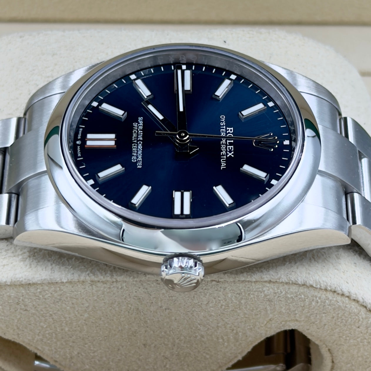 Rolex Oyster Perpetual 41 Sunburst Blue 124300 - Full Set (2024)