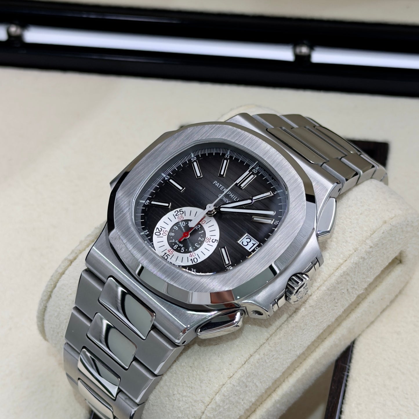 Patek Philippe Nautilus Black Dial 5980/1A-014 - Full Set (2014)