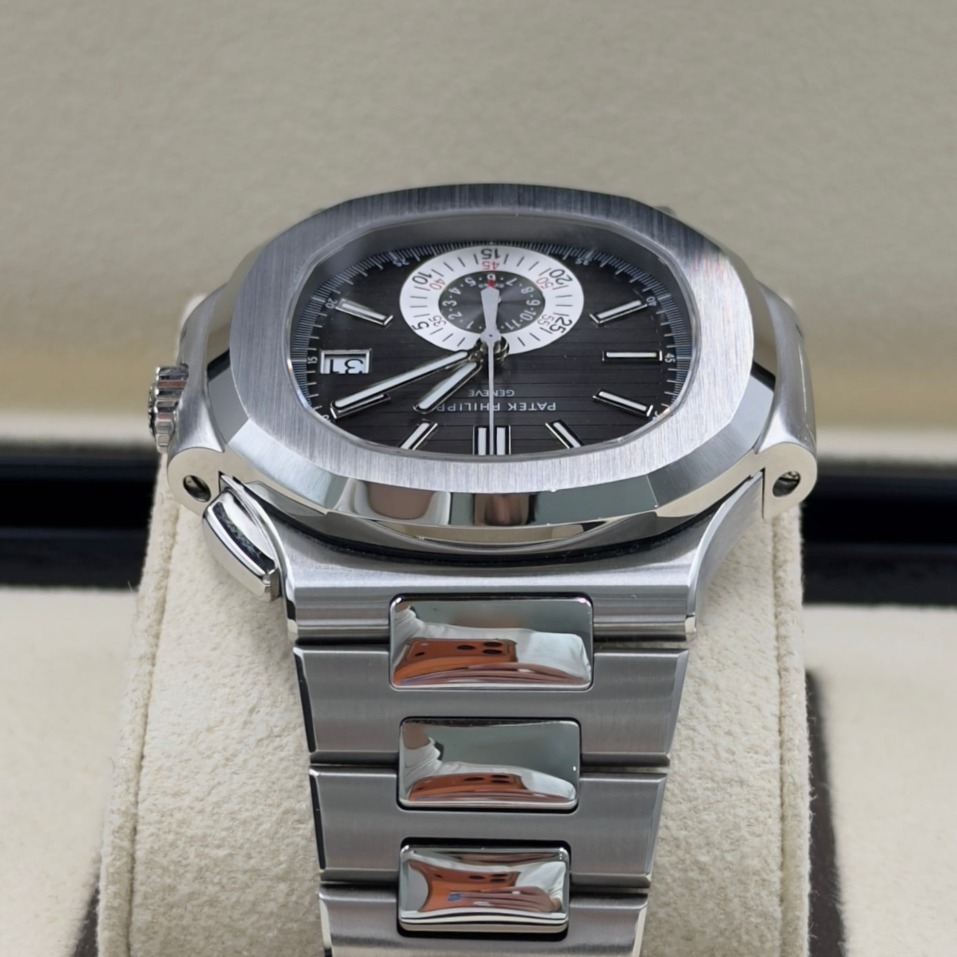Patek Philippe Nautilus Black Dial 5980/1A-014 - Full Set (2014)