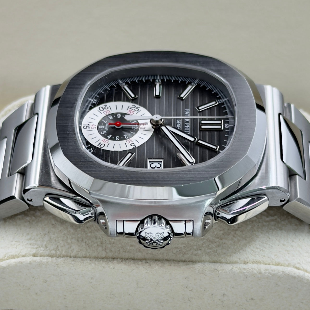 Patek Philippe Nautilus Black Dial 5980/1A-014 - Full Set (2014)