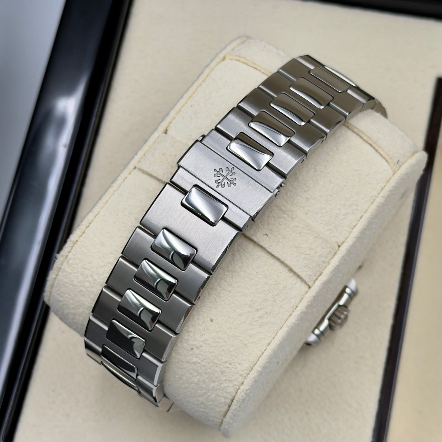 Patek Philippe Nautilus Black Dial 5980/1A-014 - Full Set (2014)