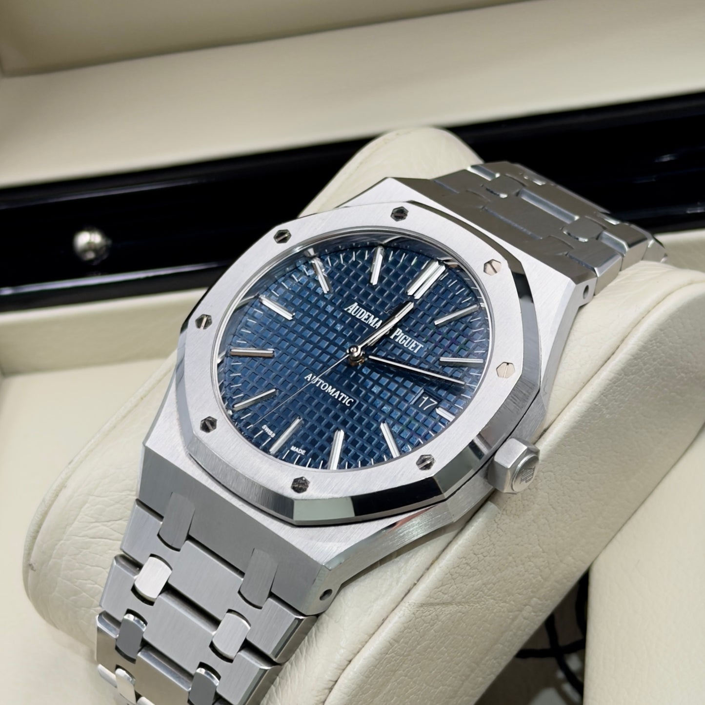 Audemars Piguet Royal Oak Blue Dial 15400ST - Full Set (2016)