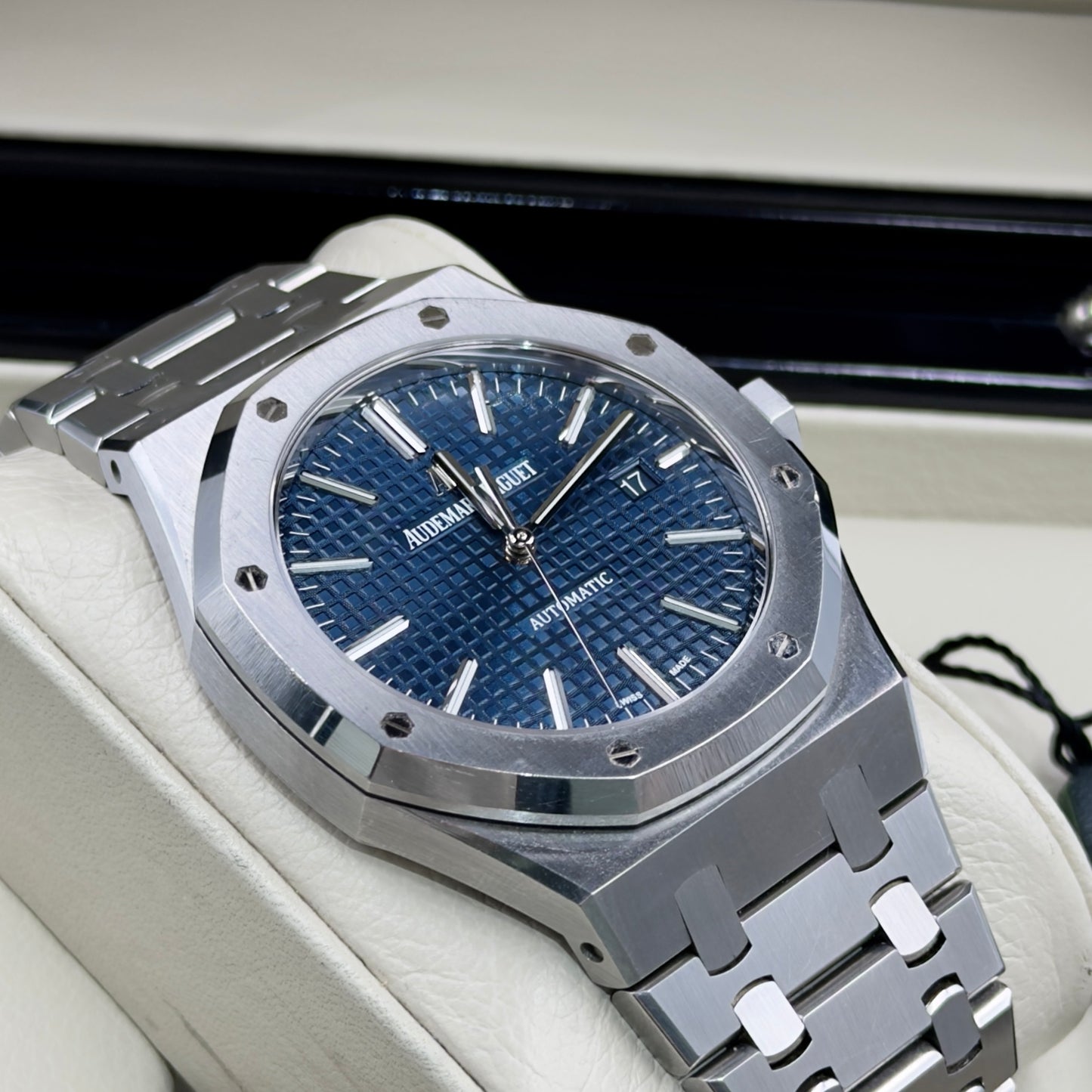 Audemars Piguet Royal Oak Blue Dial 15400ST - Full Set (2016)