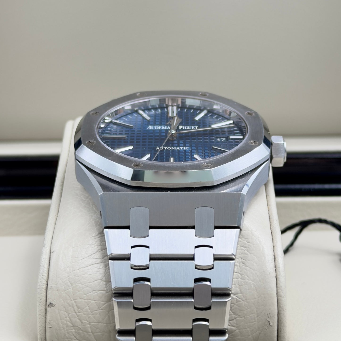 Audemars Piguet Royal Oak Blue Dial 15400ST - Full Set (2016)