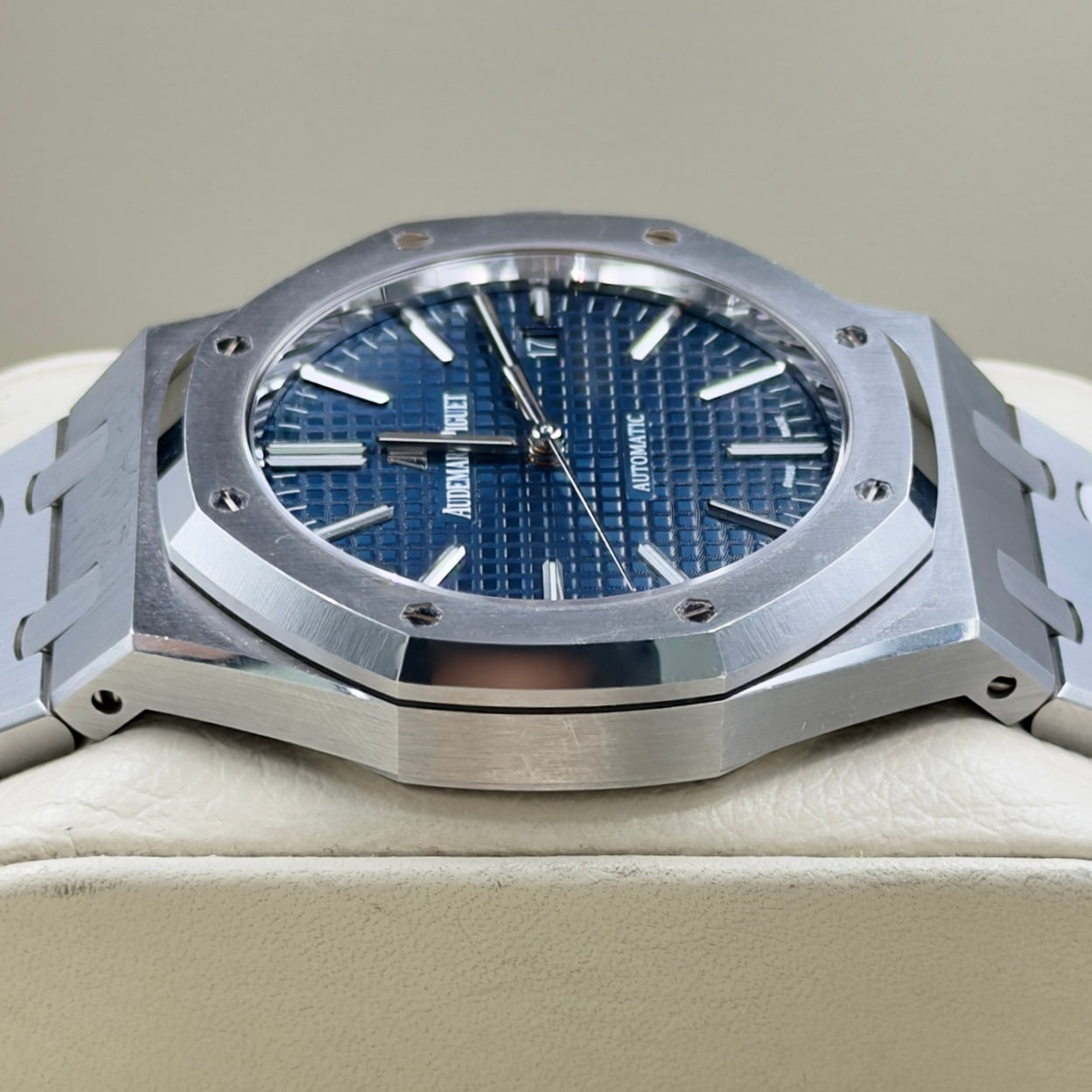 Audemars Piguet Royal Oak Blue Dial 15400ST - Full Set (2016)