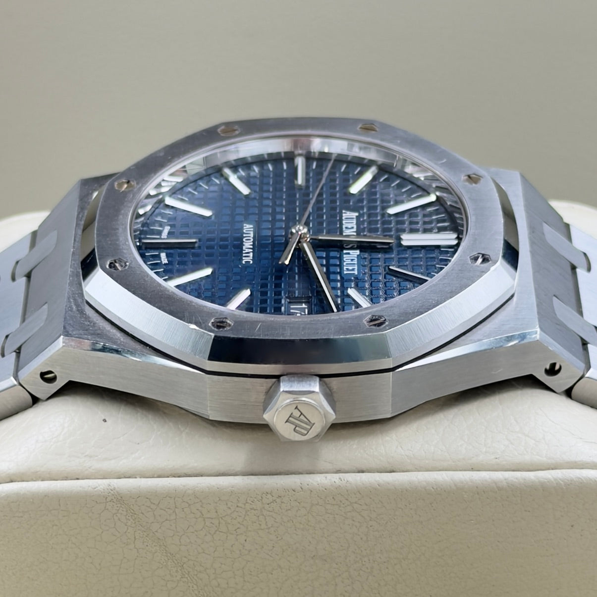 Audemars Piguet Royal Oak Blue Dial 15400ST - Full Set (2016)