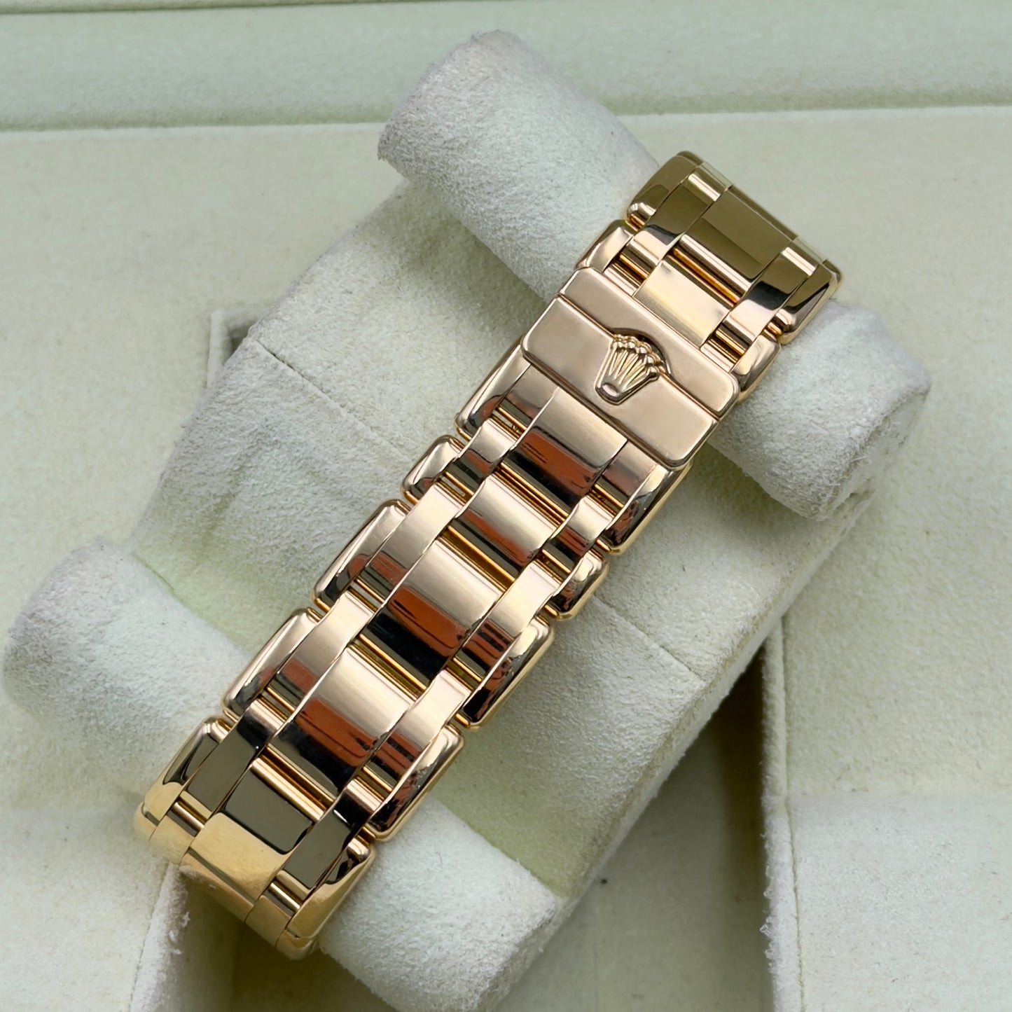 Rolex Day-Date Yellow Gold Factory Diamond Bezel 18948 - Full Set (2009)
