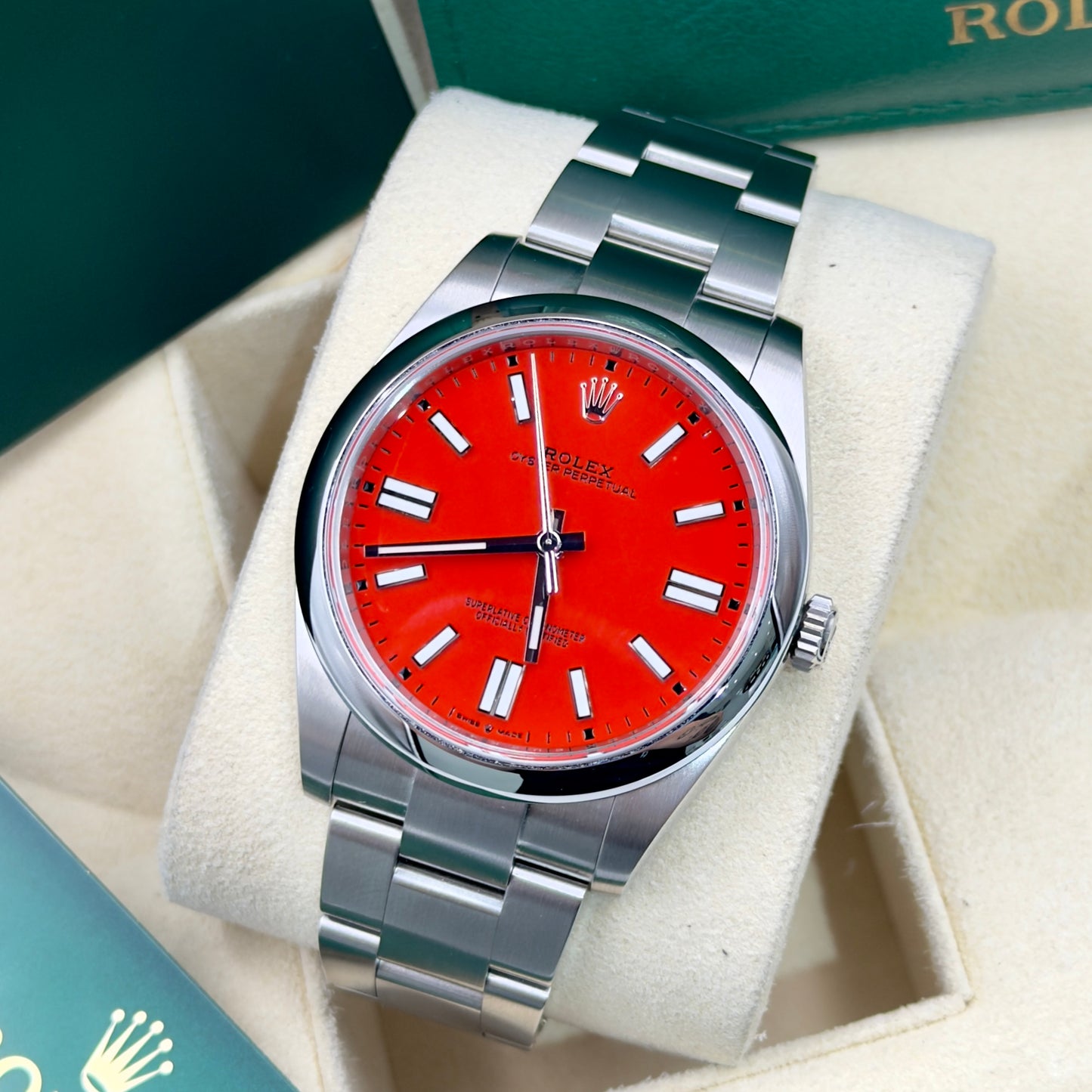 Rolex Oyster Perpetual 41 Coral Red 124300 Full Set (2021)