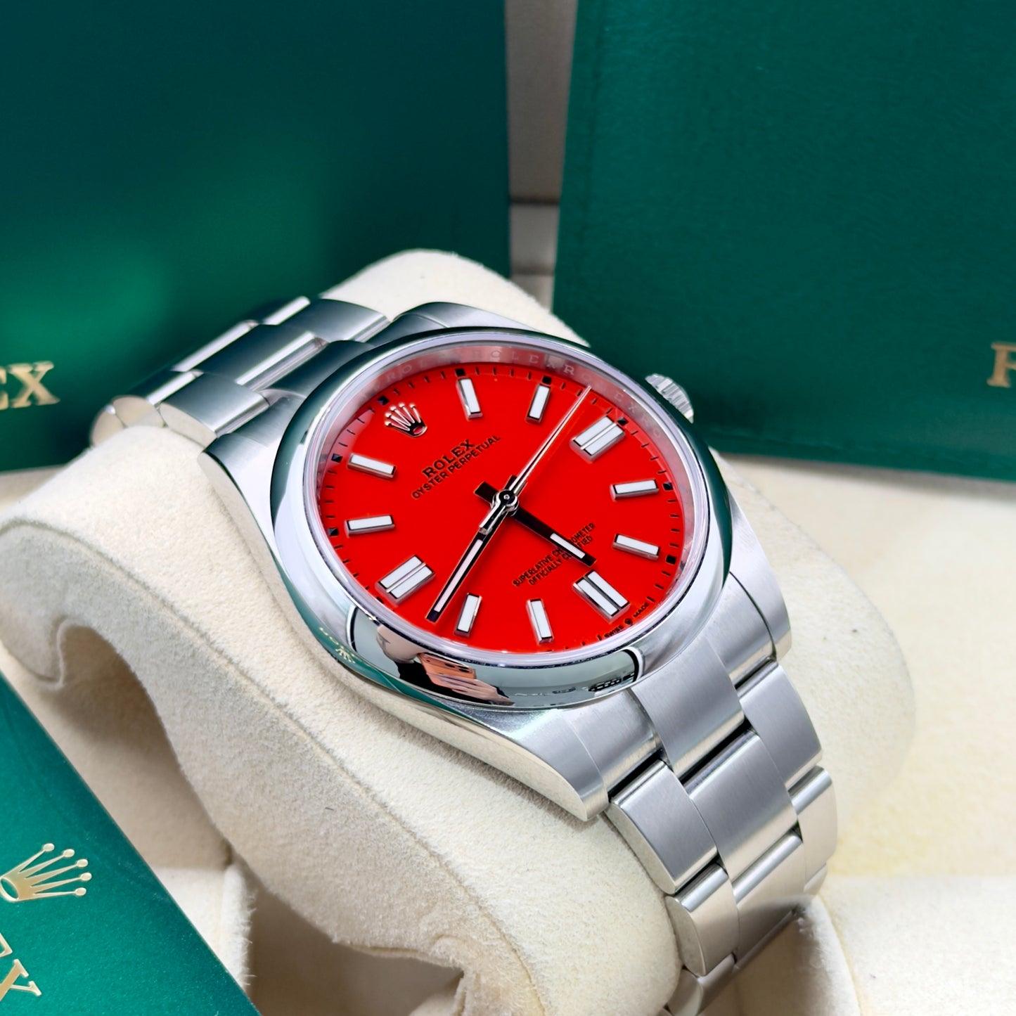 Rolex Oyster Perpetual 41 Coral Red 124300 Full Set (2021)