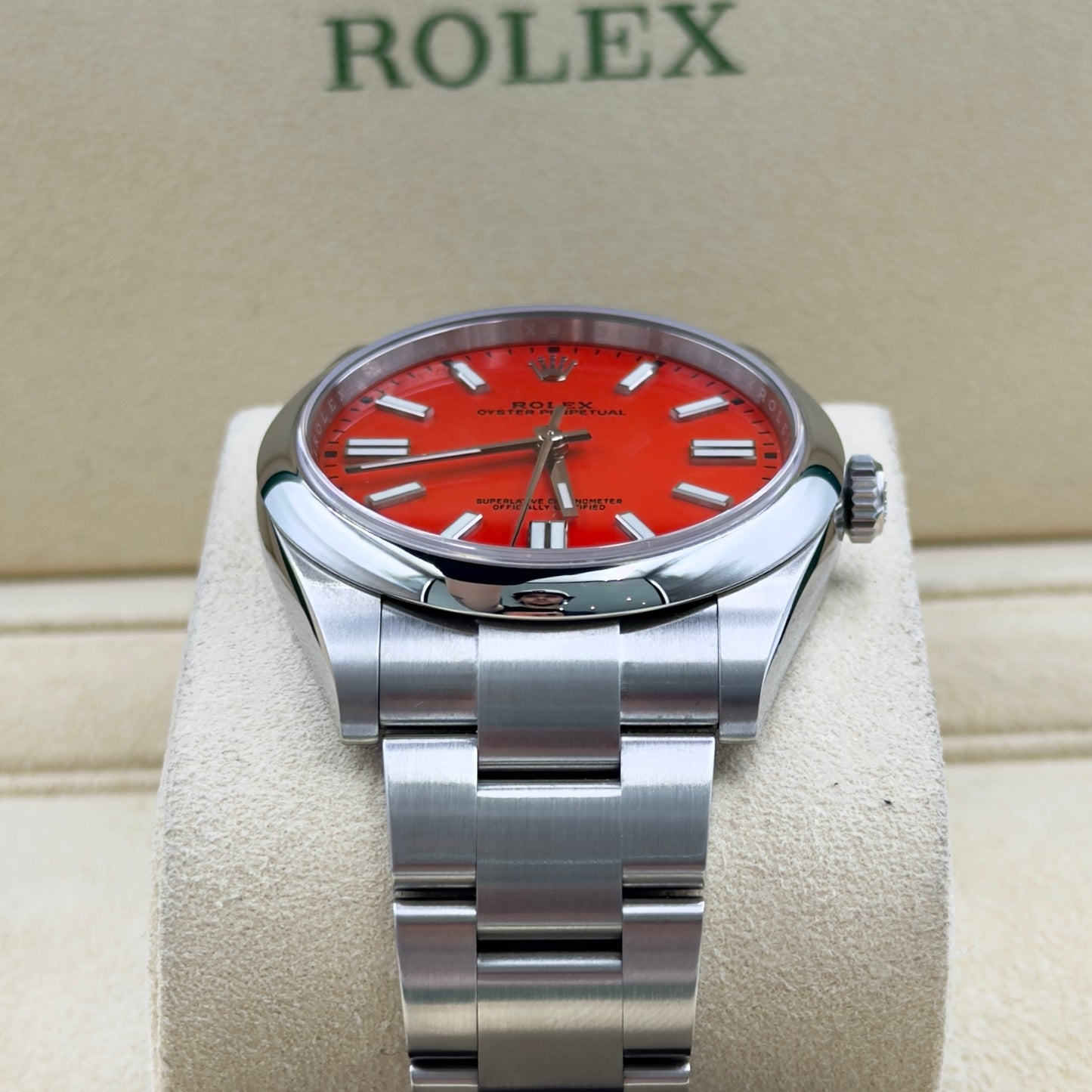 Rolex Oyster Perpetual 41 Coral Red 124300 Full Set (2021)