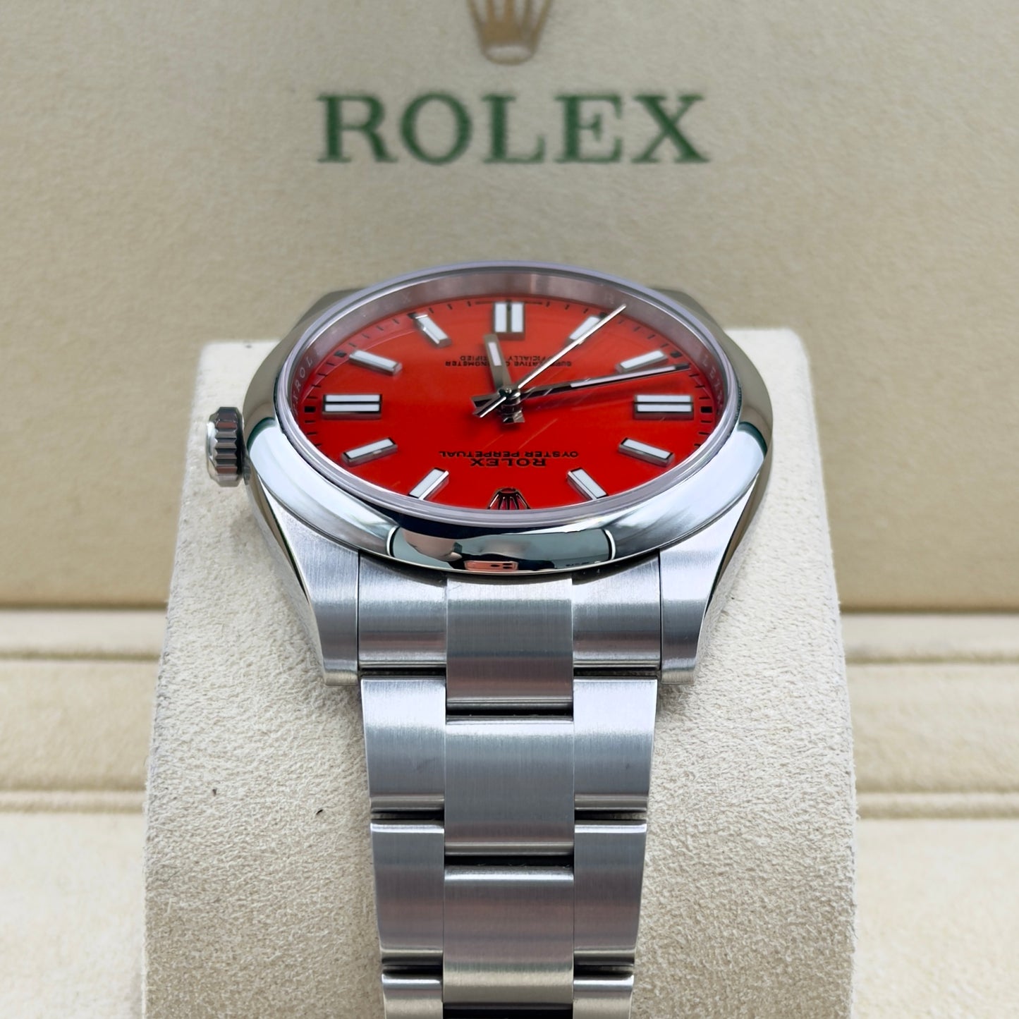 Rolex Oyster Perpetual 41 Coral Red 124300 Full Set (2021)