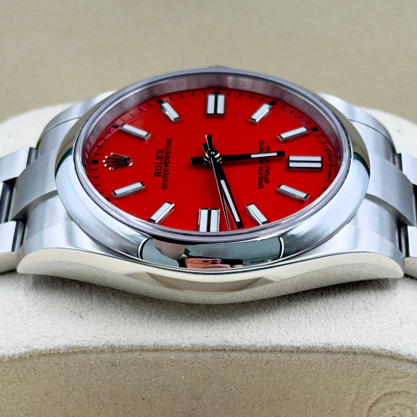 Rolex Oyster Perpetual 41 Coral Red 124300 Full Set (2021)